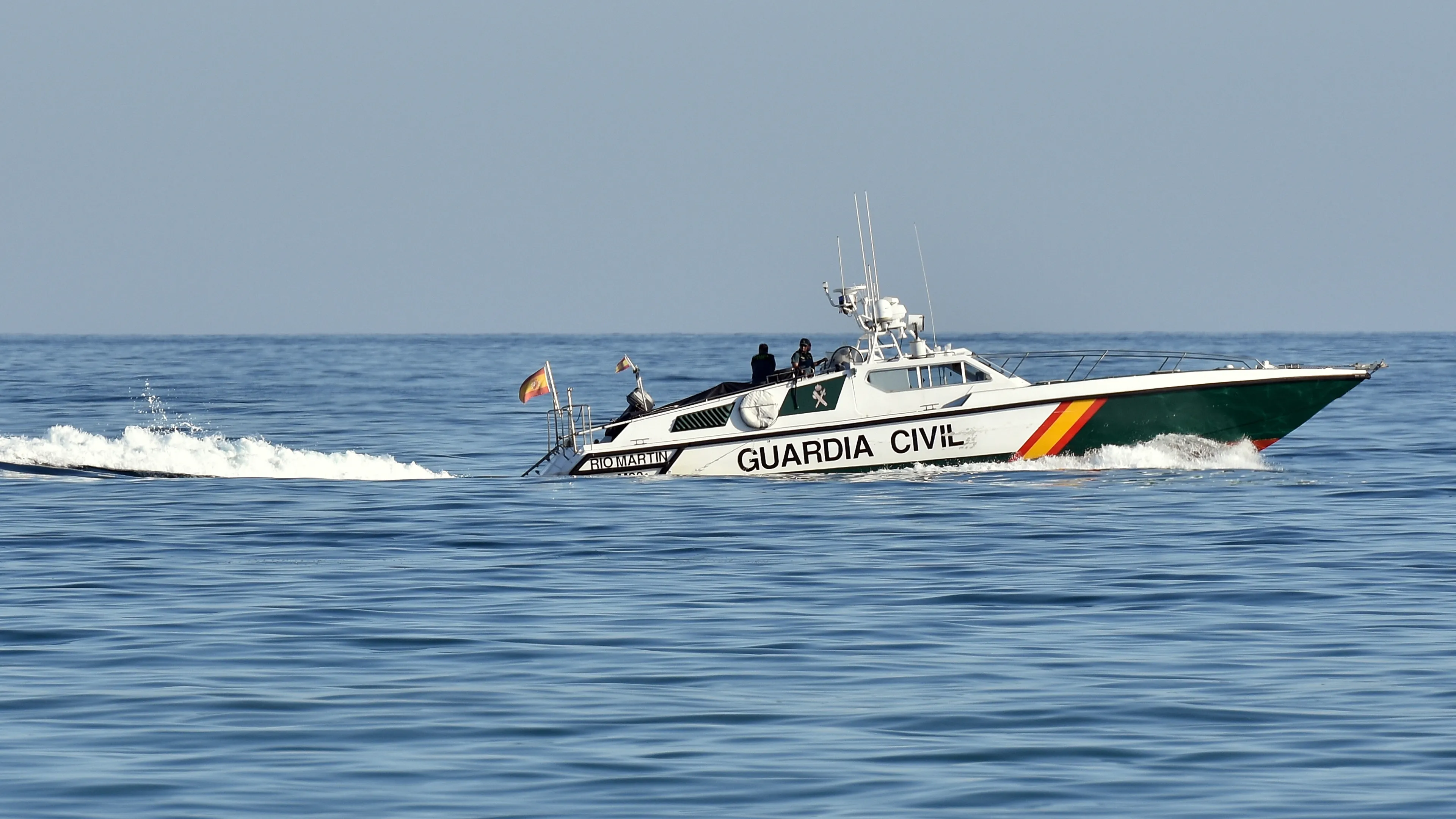 Boot vol Nederlanders crasht bij Spaans eiland: één dode en een zwaargewonde