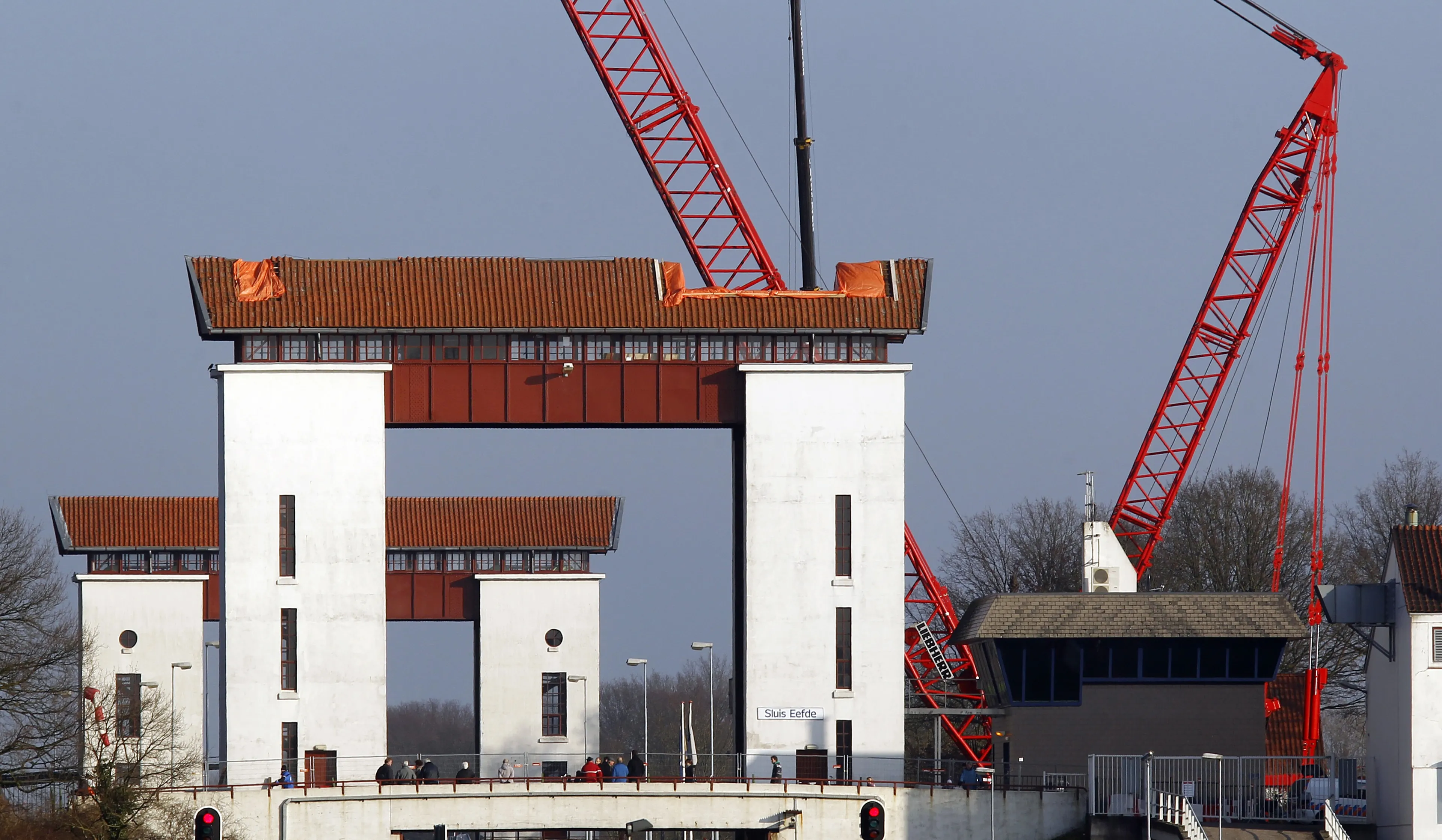 Stremming sluis bij Eefde gestart, blijft voorlopig dicht