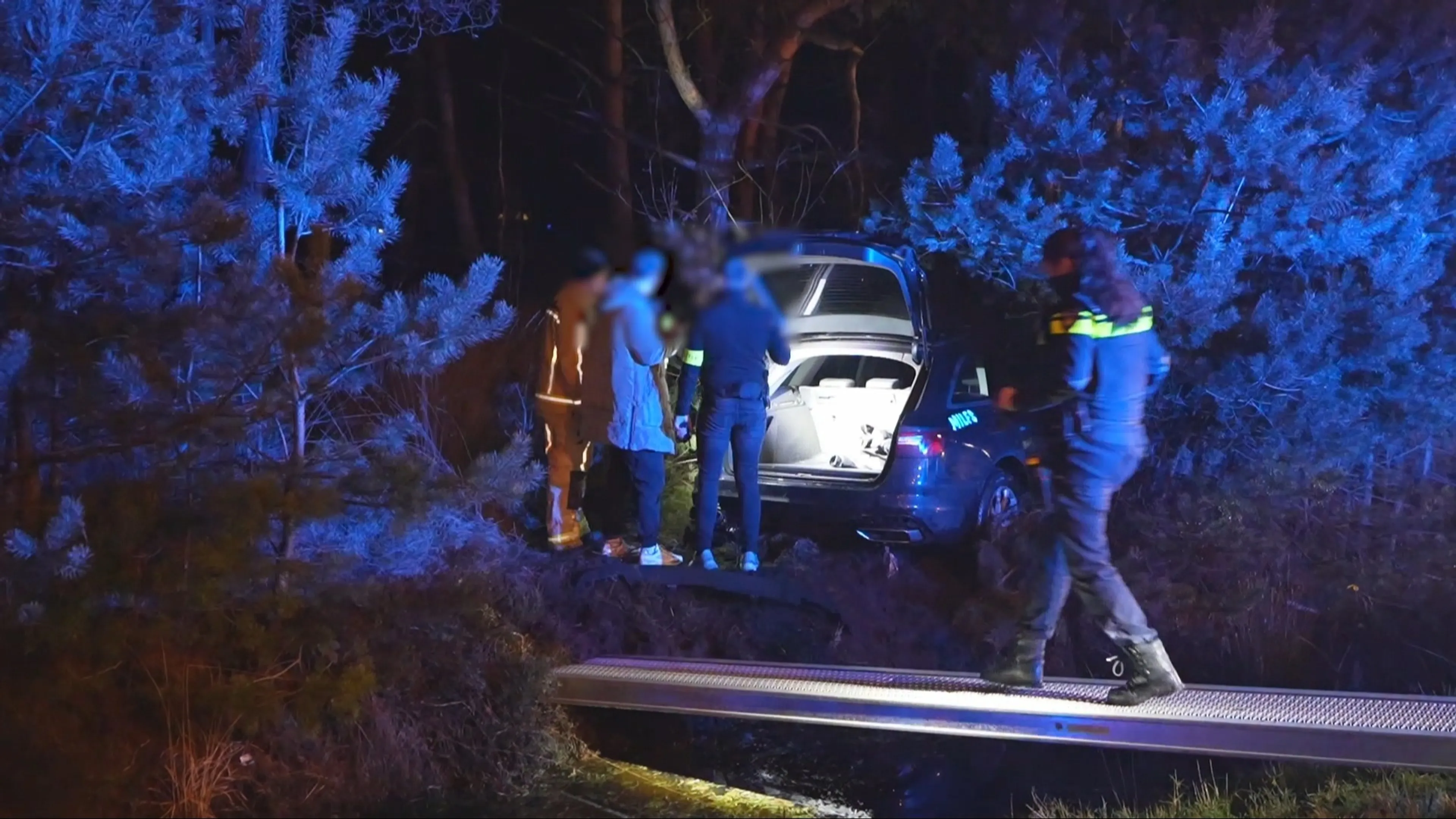Auto vlucht met 250 km/u voor politie in lange achtervolging, crasht in Best