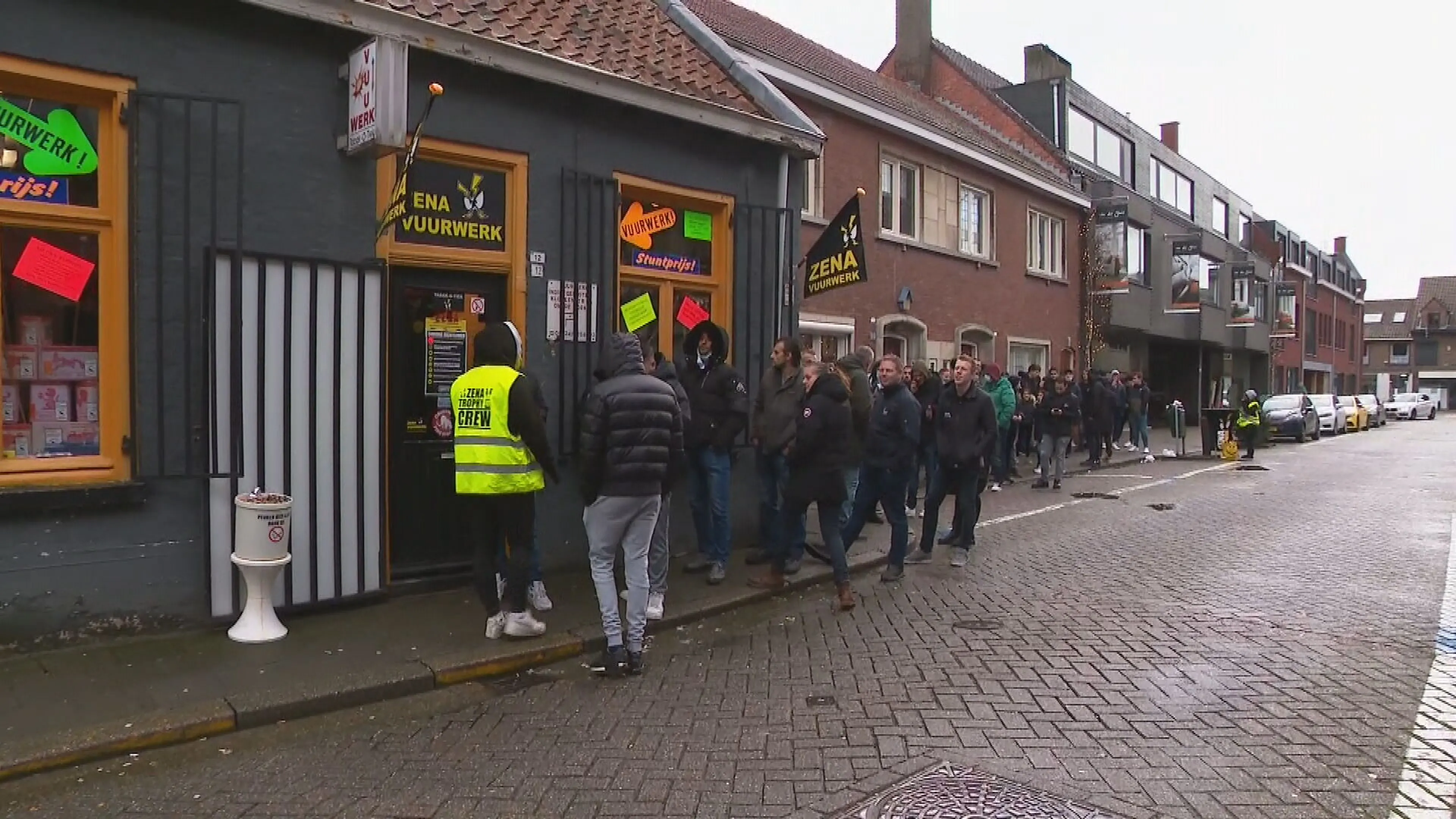 Nederlanders massaal 'de grens' over om vuurwerk te scoren in vrijstaat Baarle-Hertog