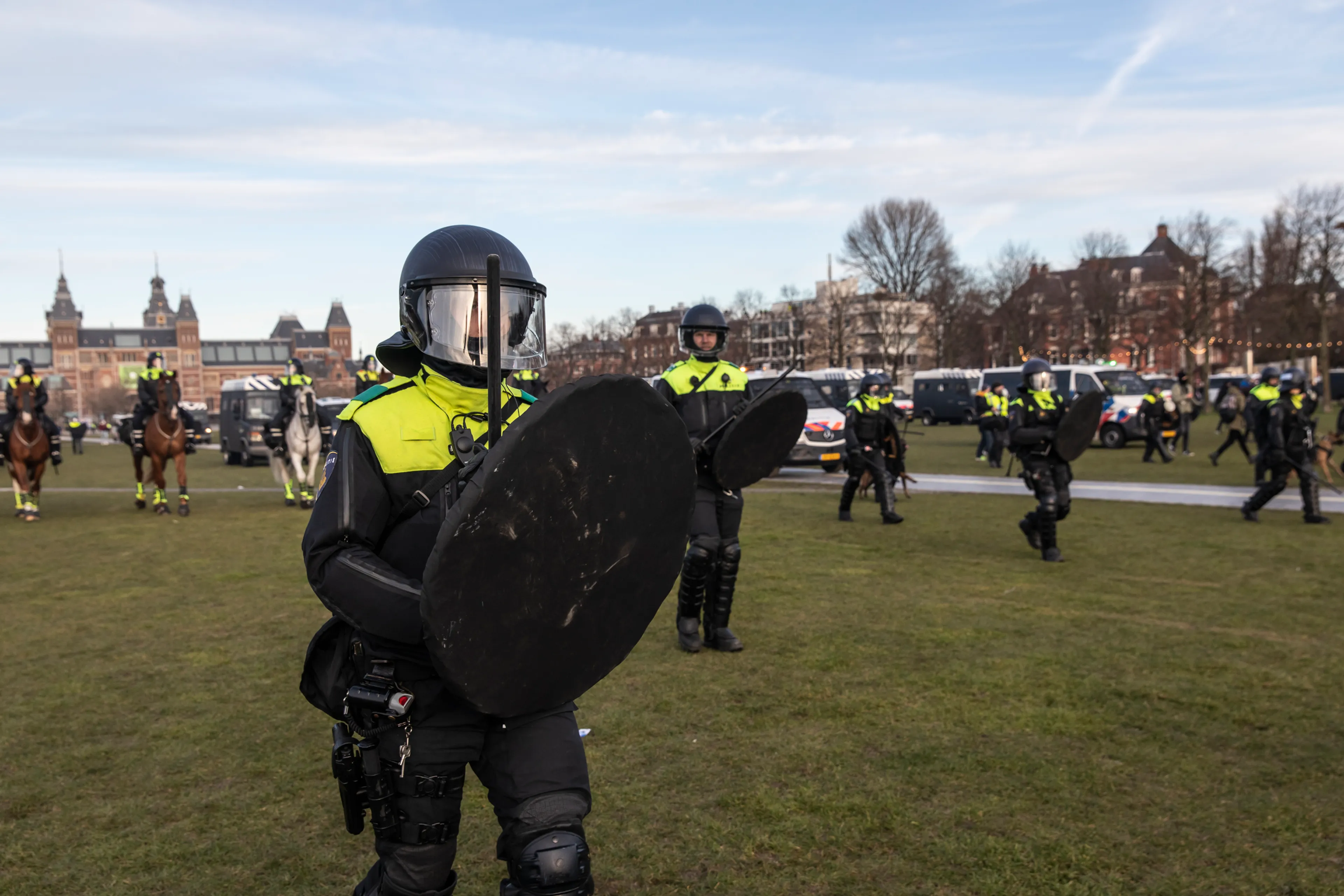 ME gaat zondag staken bij coronademonstratie Amsterdam