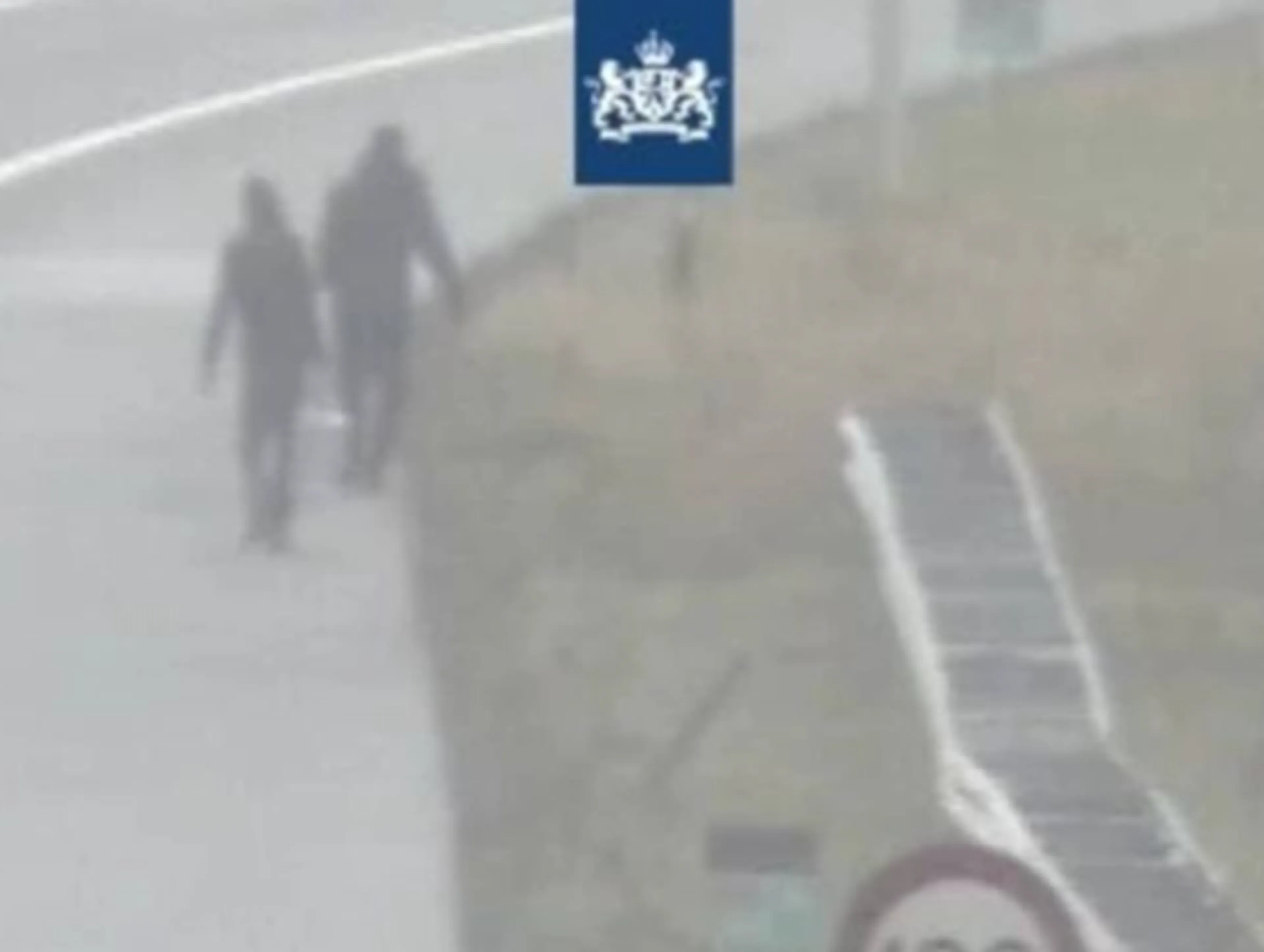 Hoge nood bij snelwegplasser resulteert in flinke wandeling én natte broek