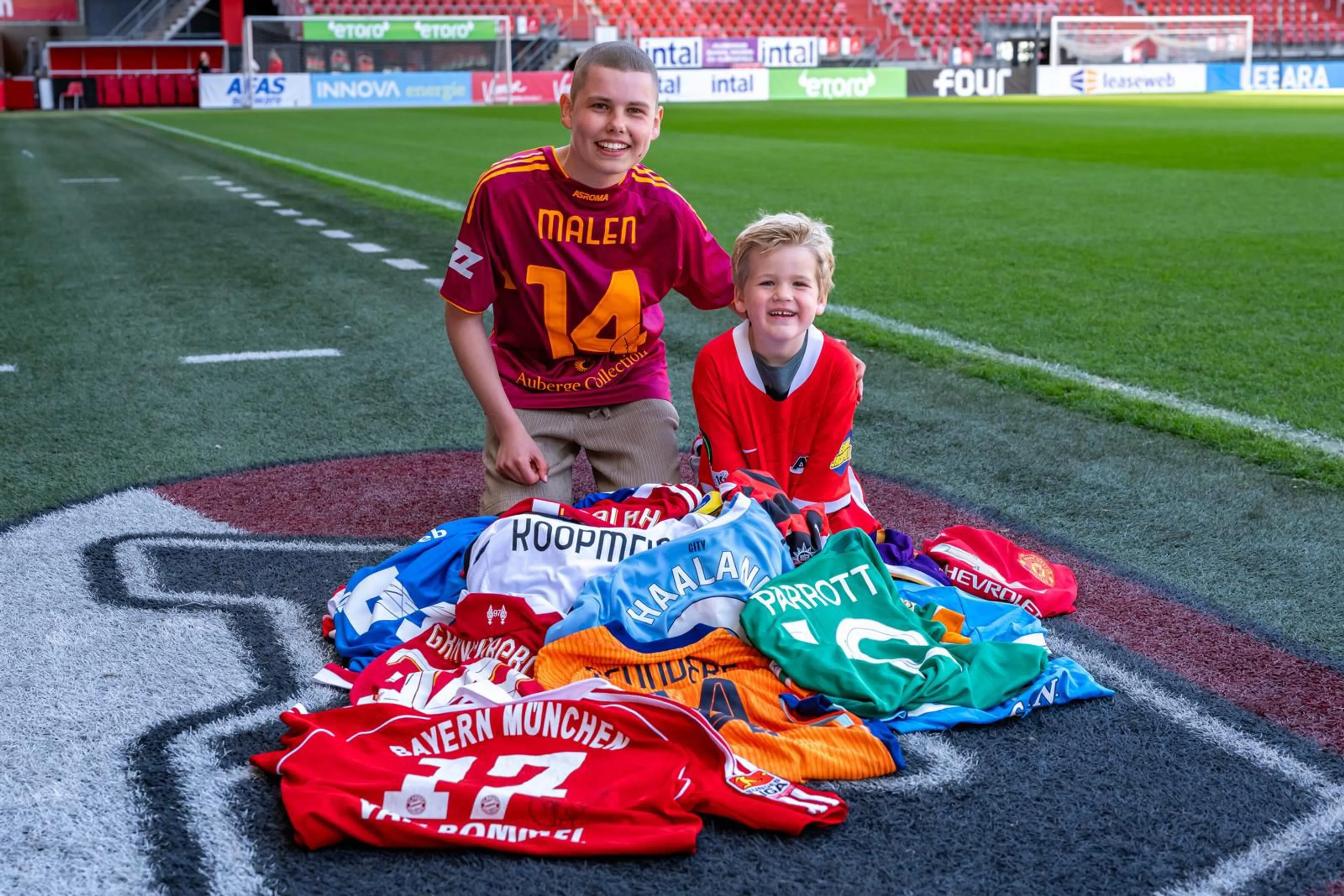 Wat een held: Tim (14) veilt voetbalshirts voor kankeronderzoek