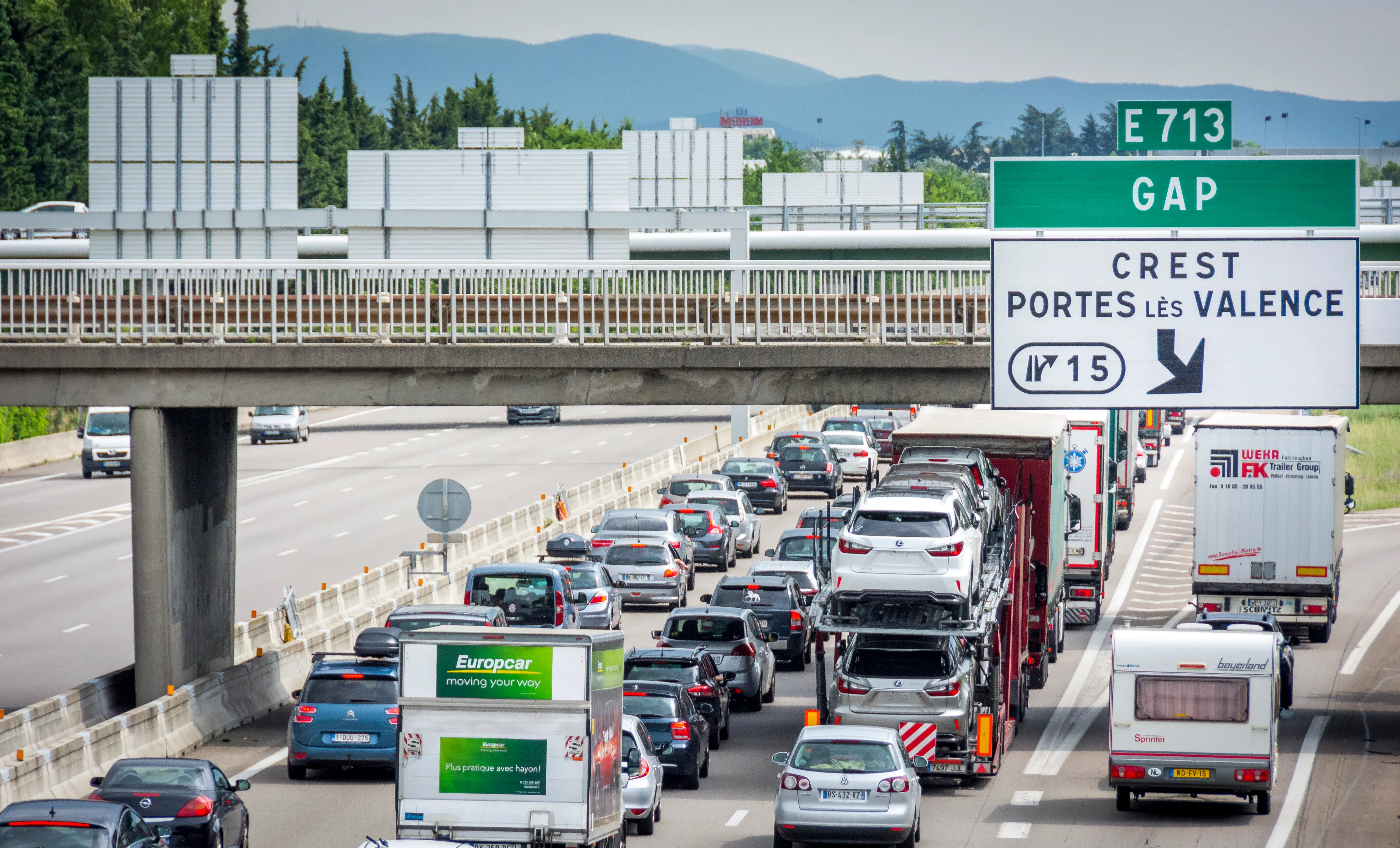 Veel vertraging op vakantieroutes: lange files richting het zuiden
