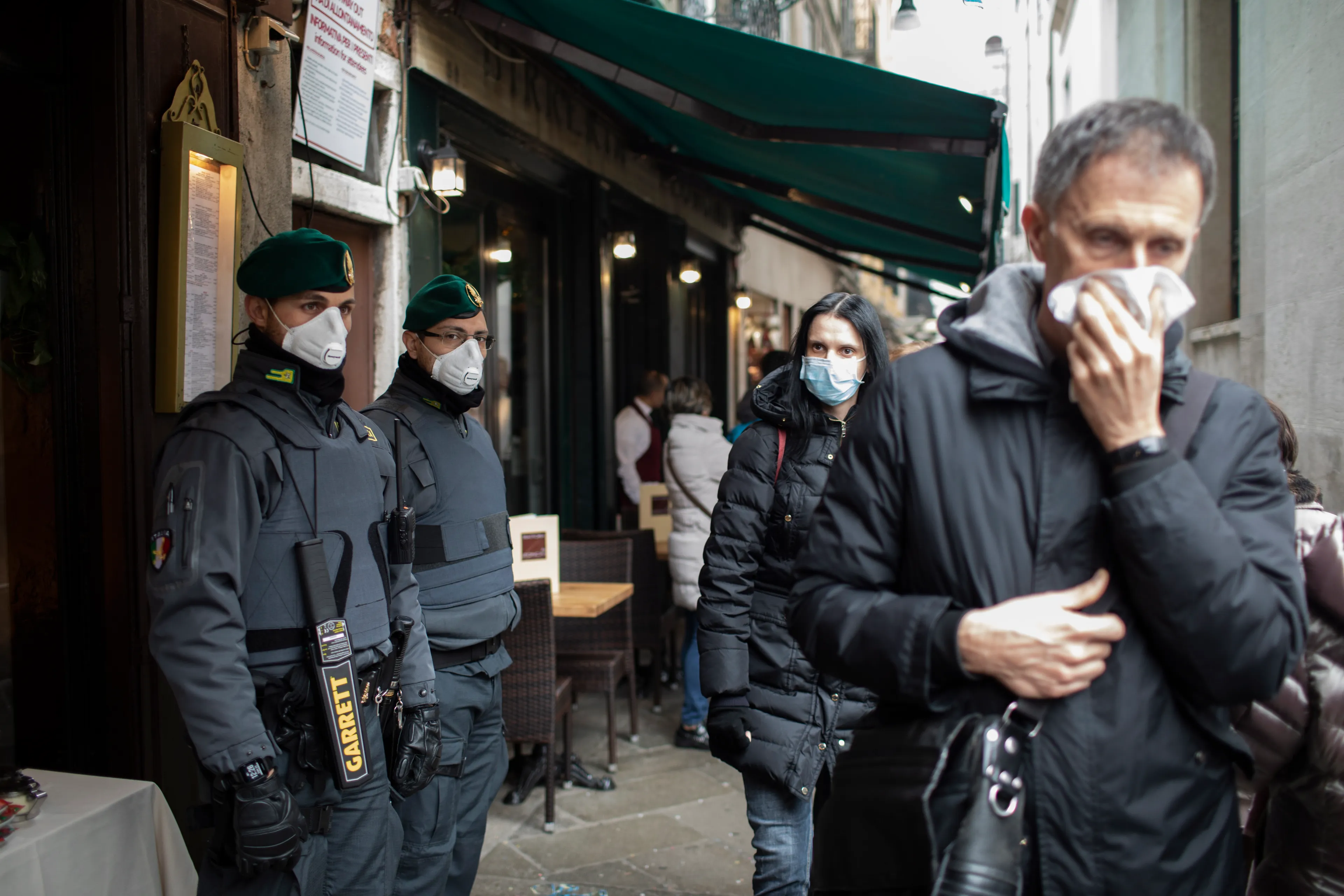 Ministerie waarschuwt Nederlanders die naar Italië gaan om coronavirus