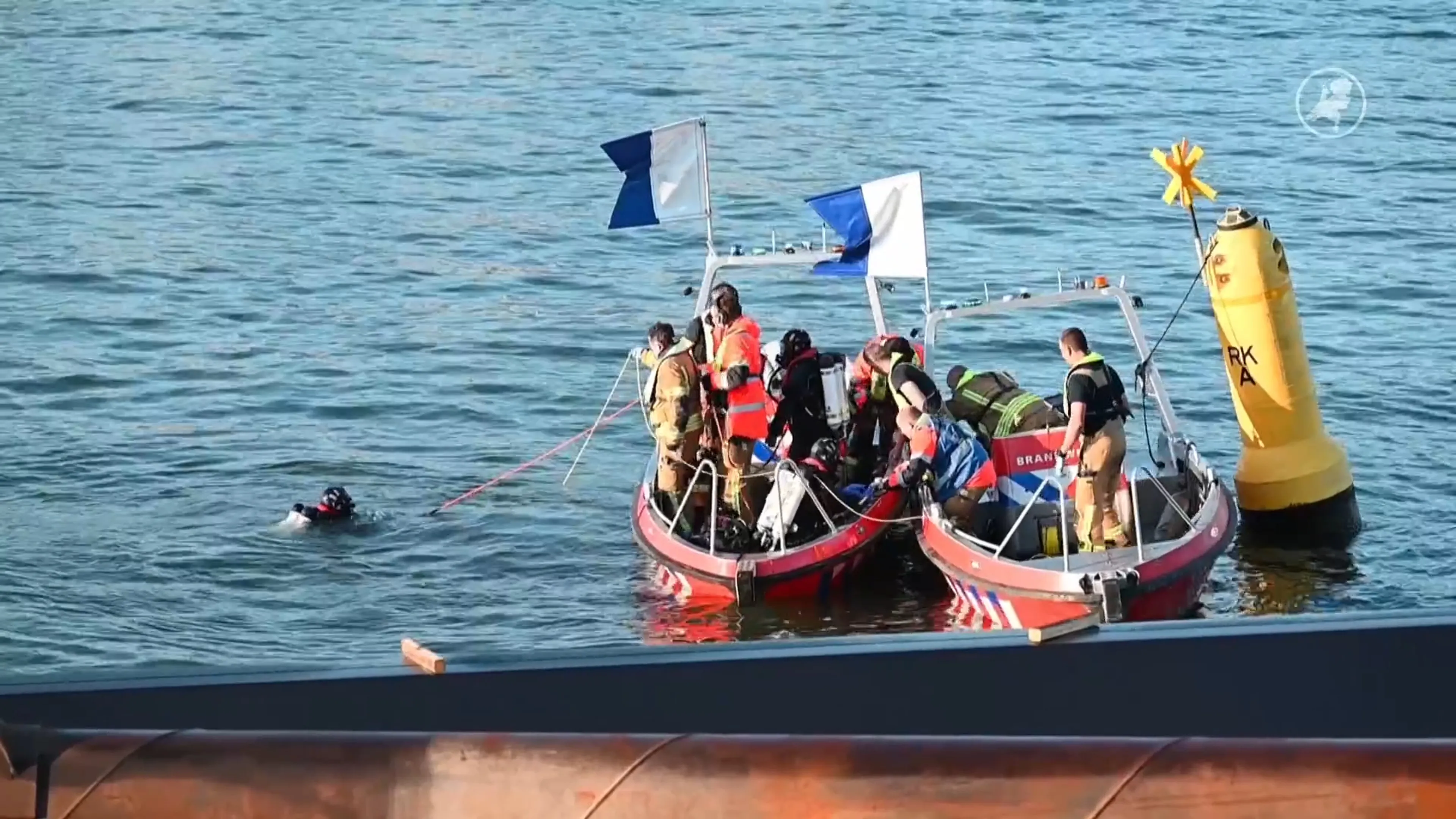 Dode nadat auto te water raakt aan Maasboulevard in Rotterdam