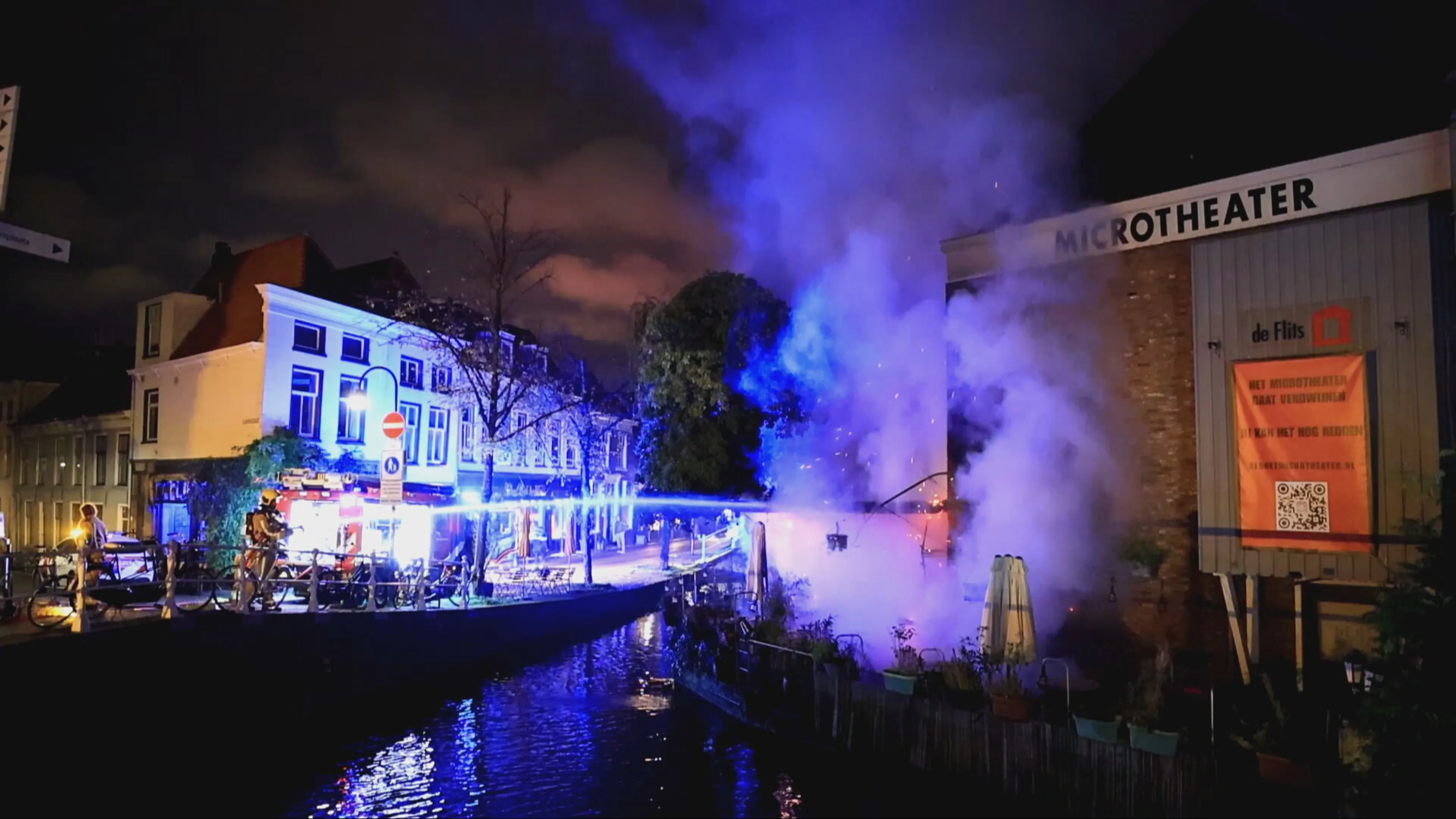 Grote brand in centrum Delft onder controle, tien woningen ontruimd