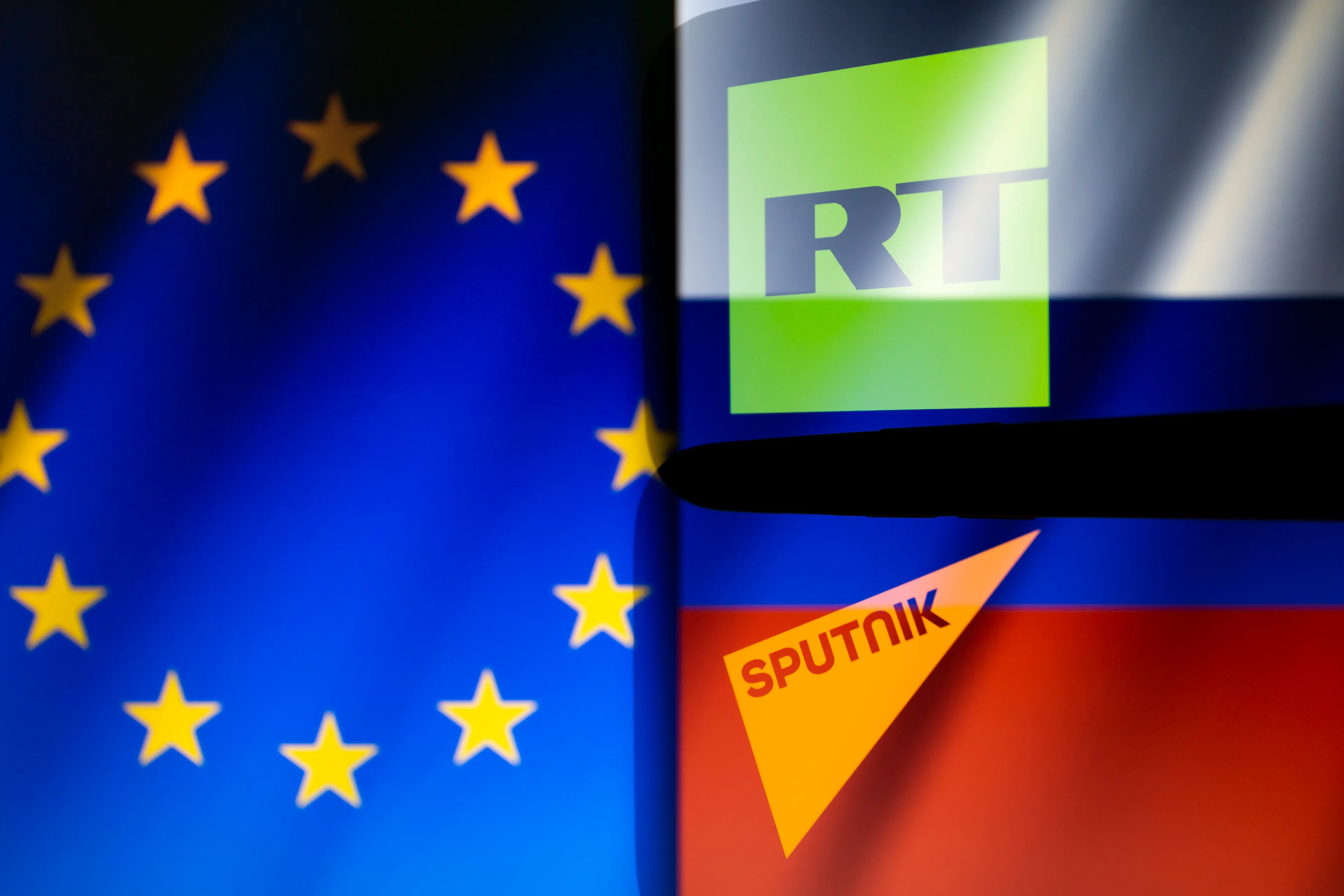 Nieuwe sancties tegen ‘Kremlinmedia’ en Russische banken afgesloten van SWIFT