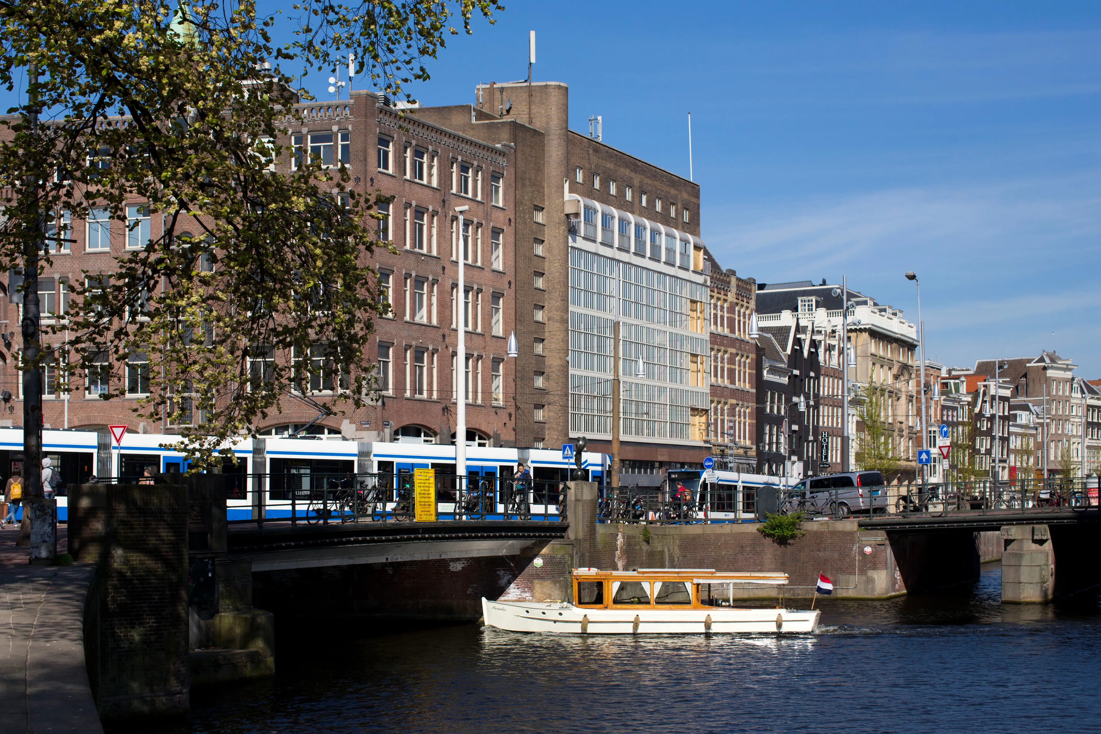 Gaan de beroemde salonboten uit Amsterdam binnenkort ten onder?