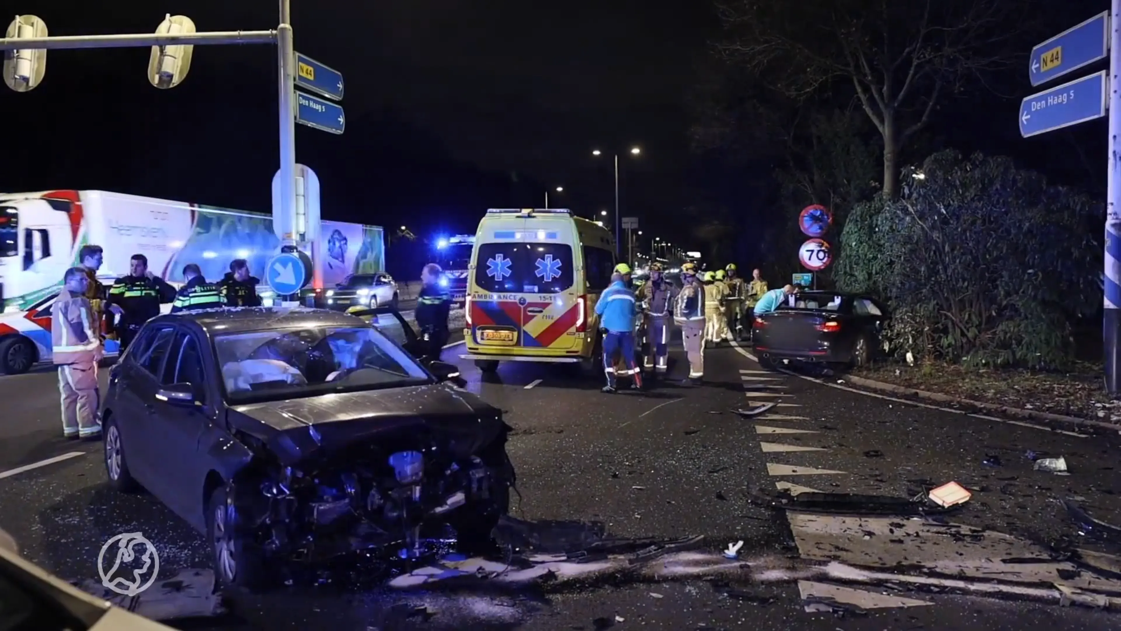 Twee gewonden na botsing op N44, één met spoed naar het ziekenhuis gebracht