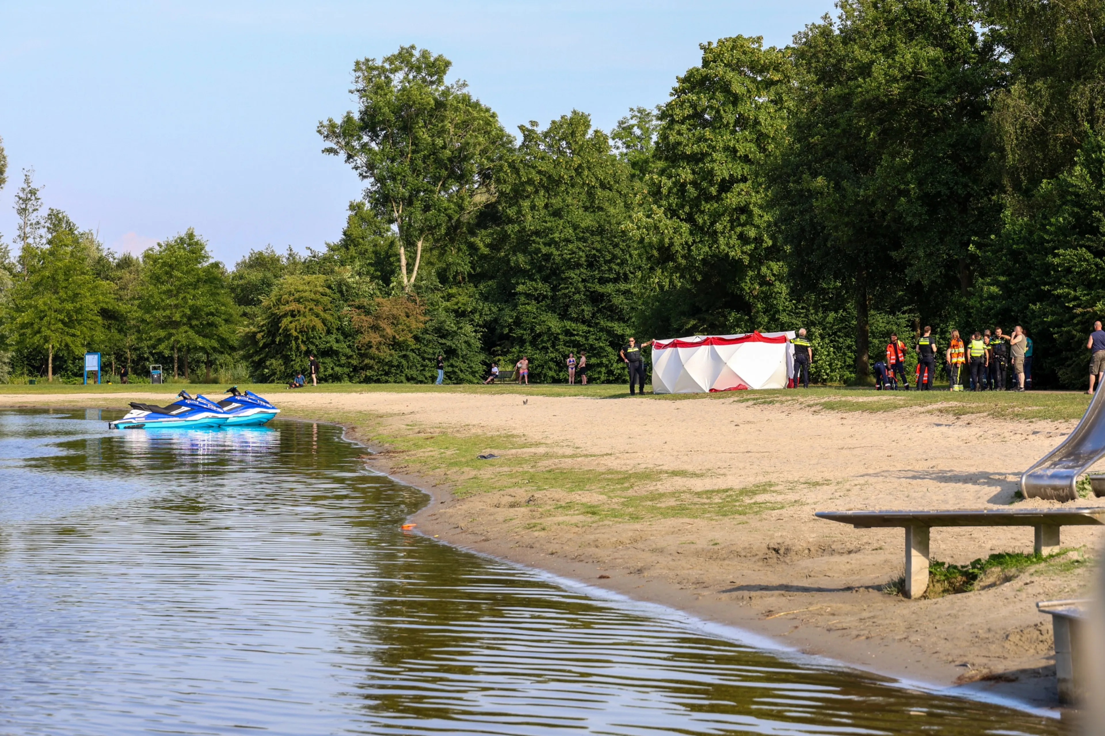 Kind verdronken bij strandje Sneekermeer