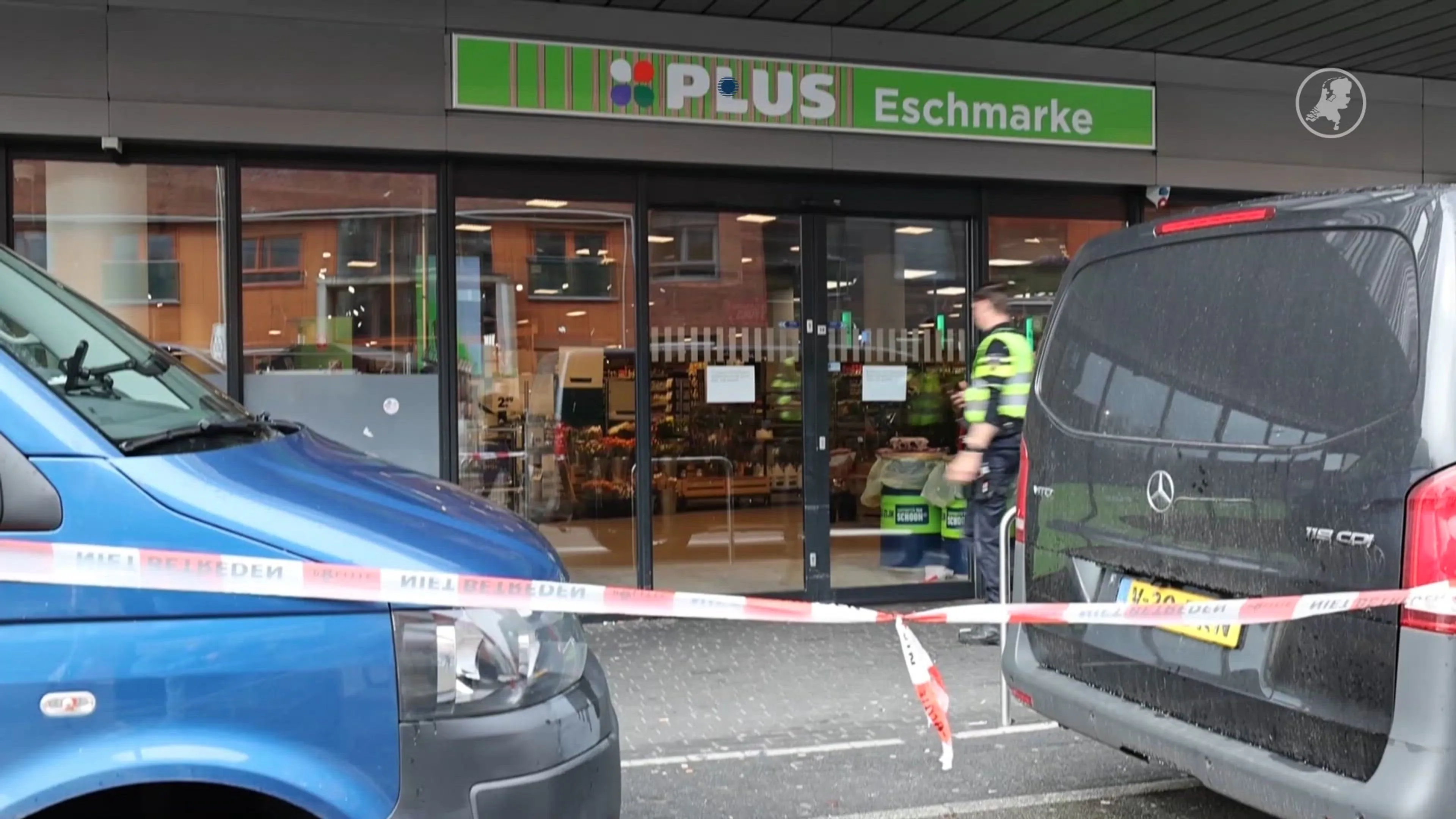 Politie doet onderzoek na explosie in supermarkt Enschede
