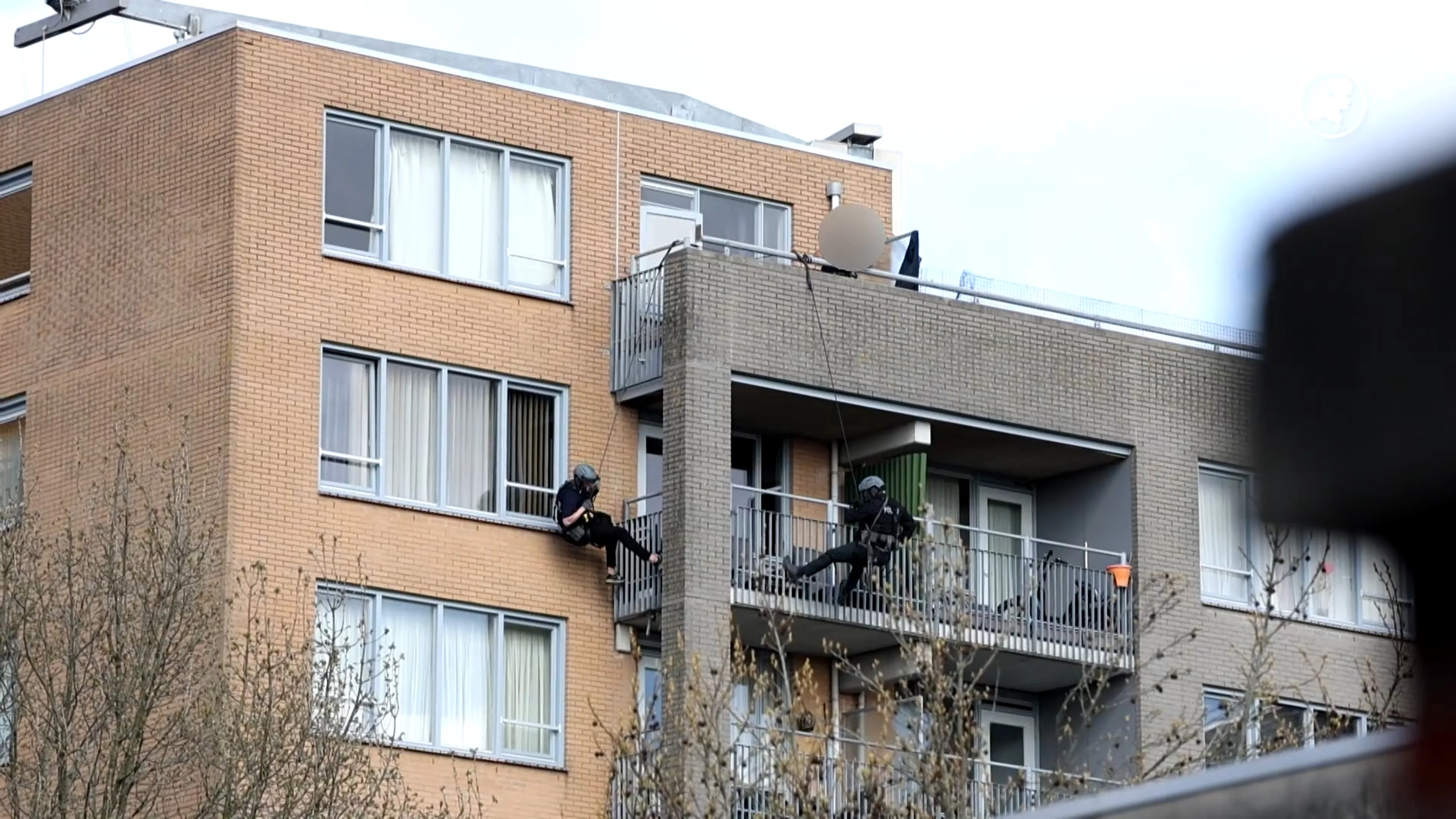 Arrestatieteam haalt verwarde man uit woning Amsterdam Nieuw-West