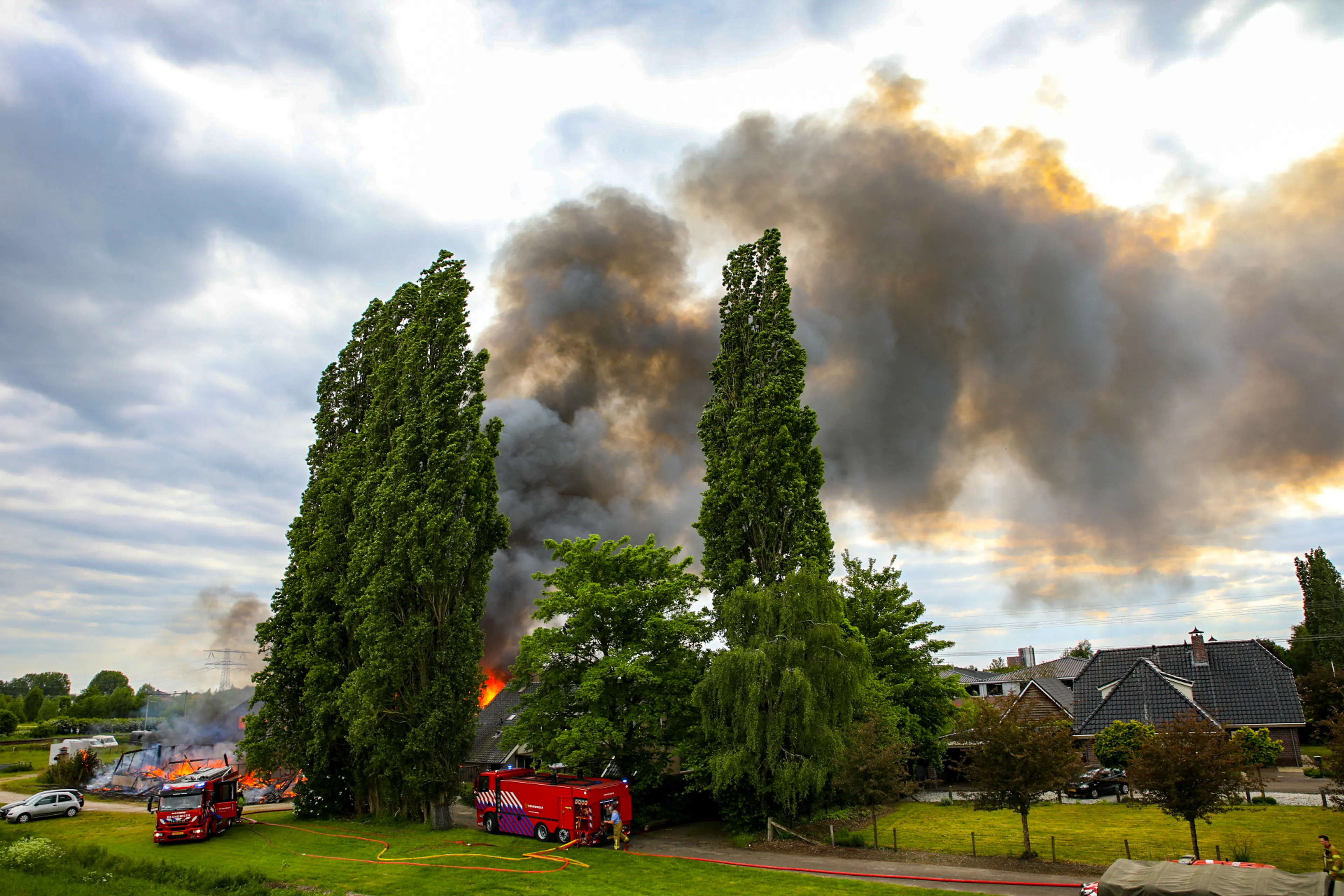 Opruimen asbest na brand in opslagloods Apeldoorn begonnen