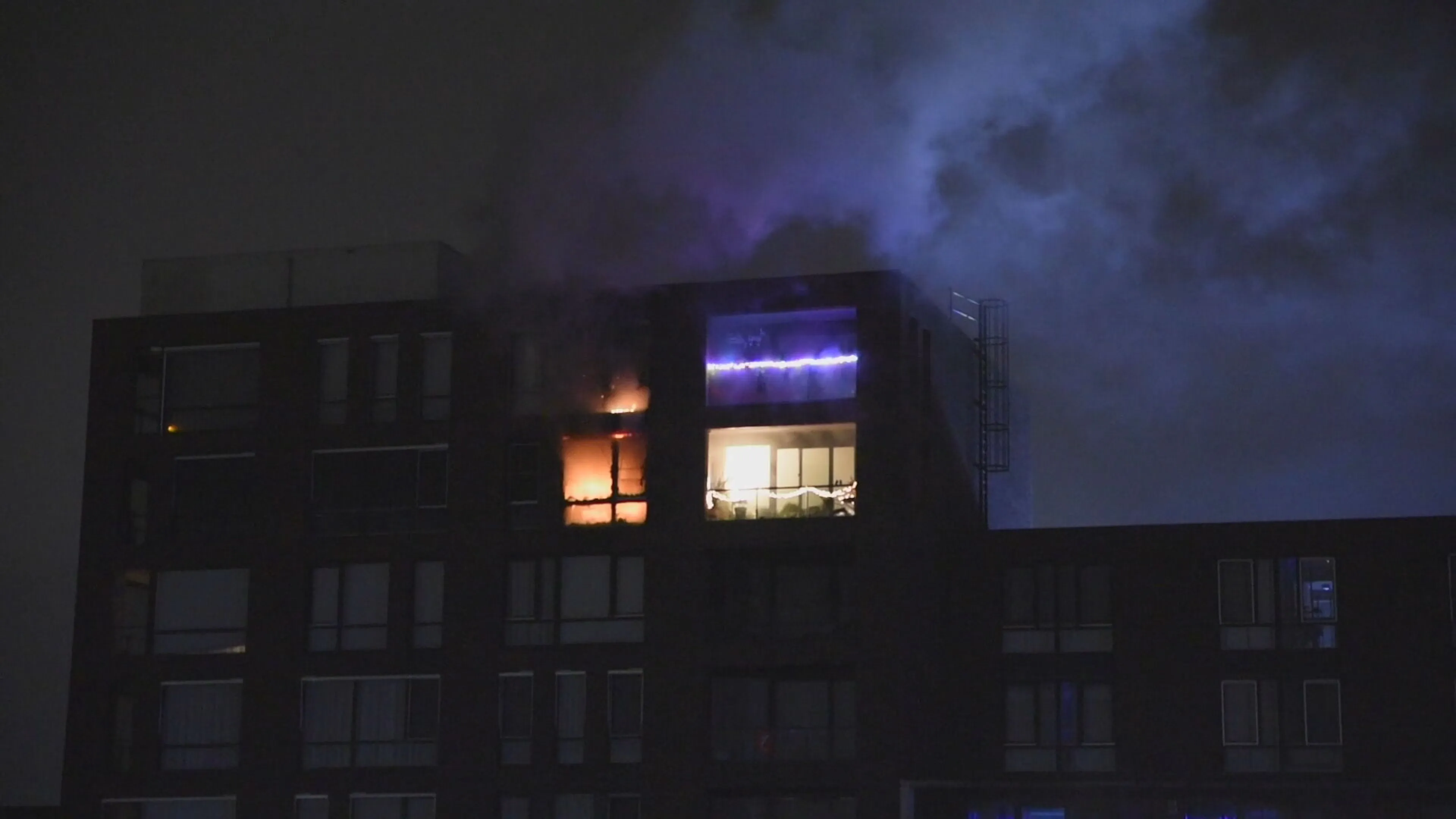 Twee bewoners zwaargewond door brand in appartementencomplex Hendrik-Ido-Ambacht