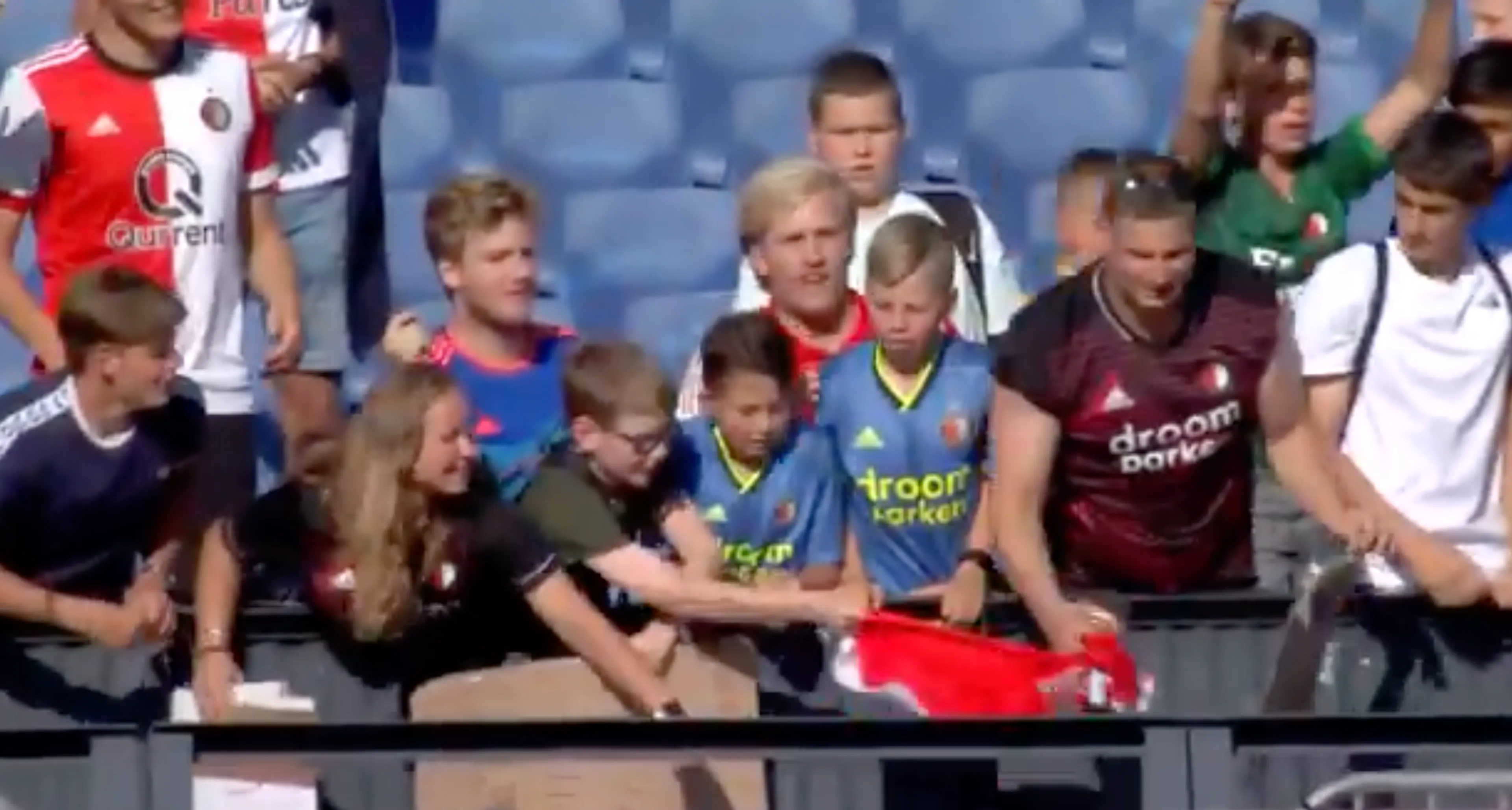 Feyenoord-supporter Sander pakte shirt af van ventje: 'Sta er als een stumper op'