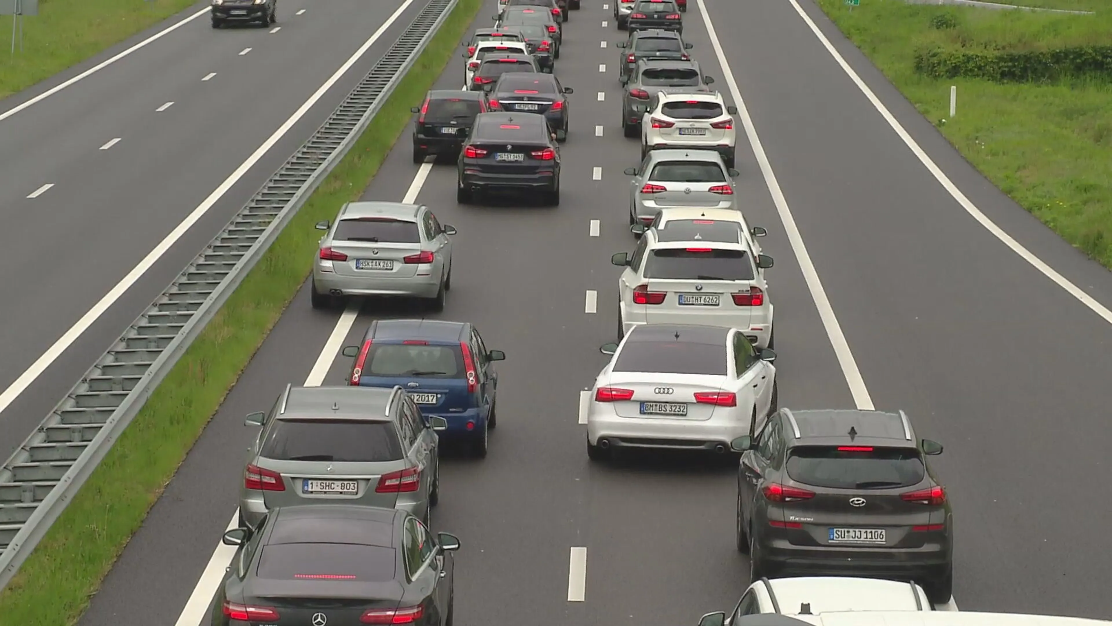 Verkeerschaos en files door shoppende Duitsers irriteert inwoners Roermond