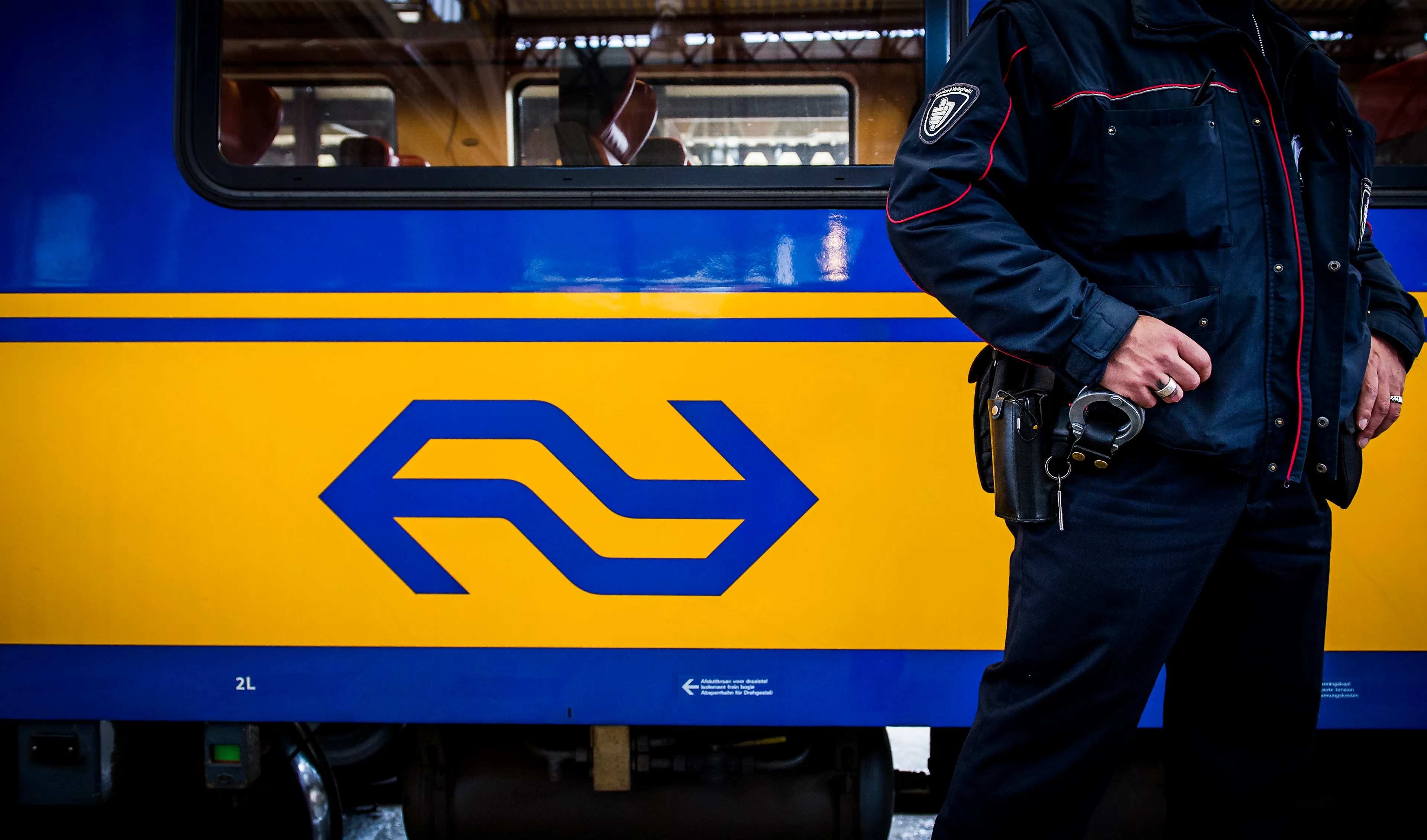 Ontsnapte gevangene slaat vrouw in het gezicht in trein naar Breda