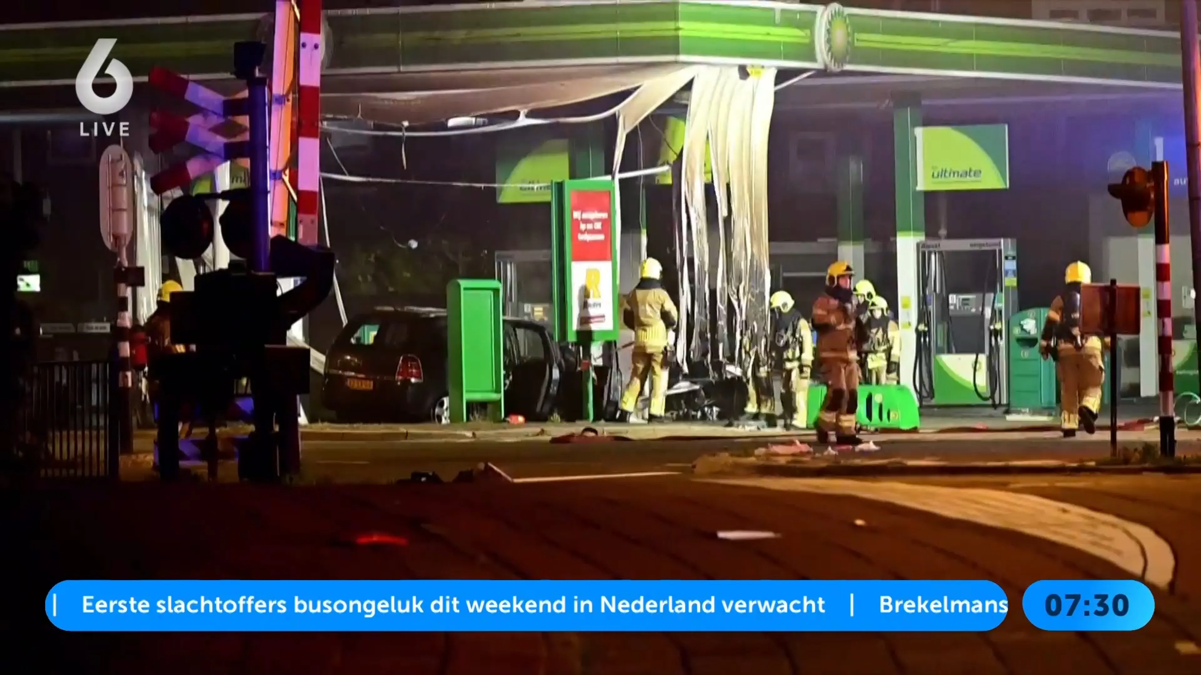 Dode en twee gewonden bij botsing tegen tankstation in Hoorn