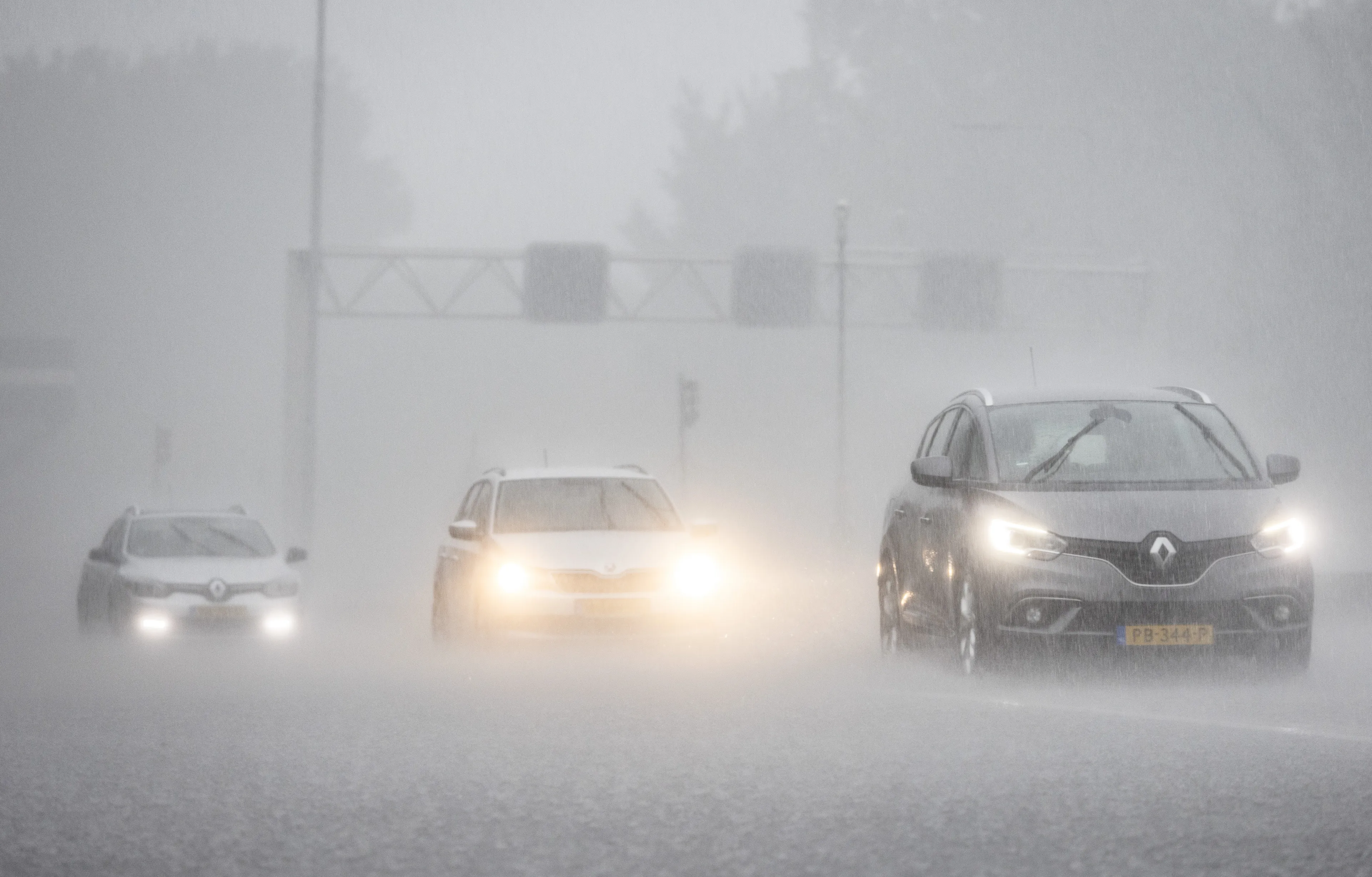 Zeer zware avondspits verwacht door onweer en hagel