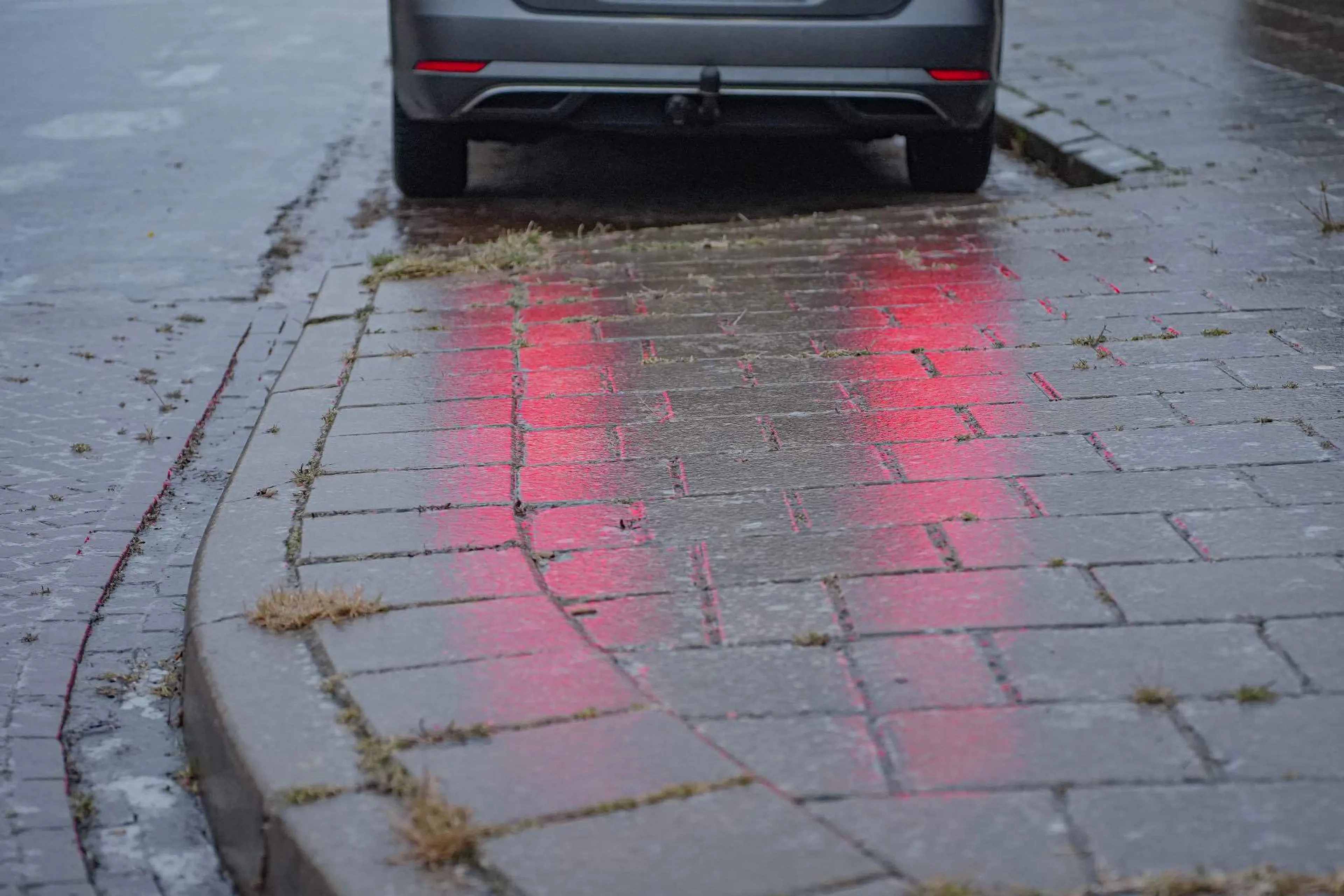 Code geel in noorden door gladheid, elders lichte regen