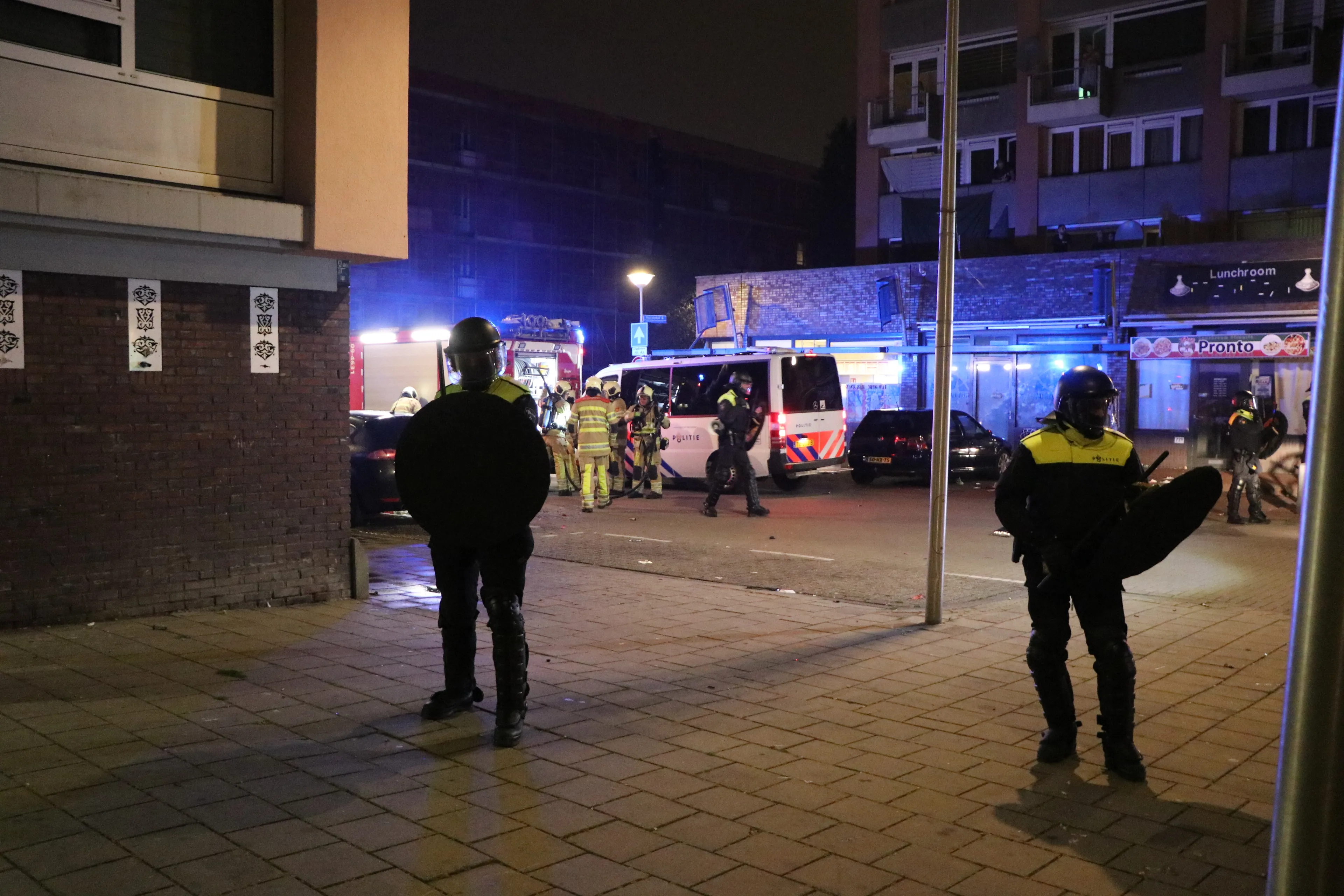 Politie nog op zoek naar drie relschoppers Kanaleneiland