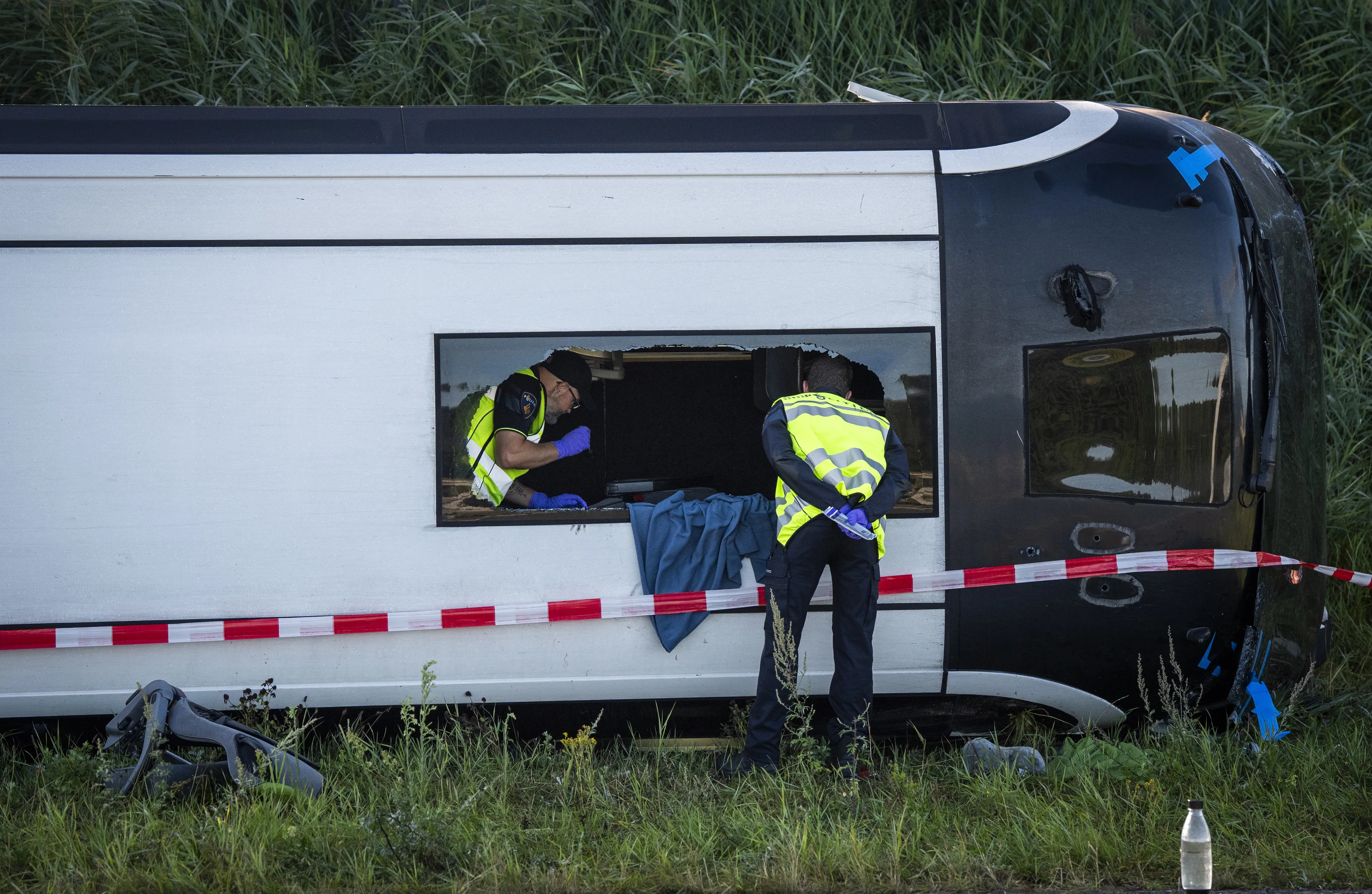 Alle slachtoffers busongeluk A28 bij Wezep weer thuis