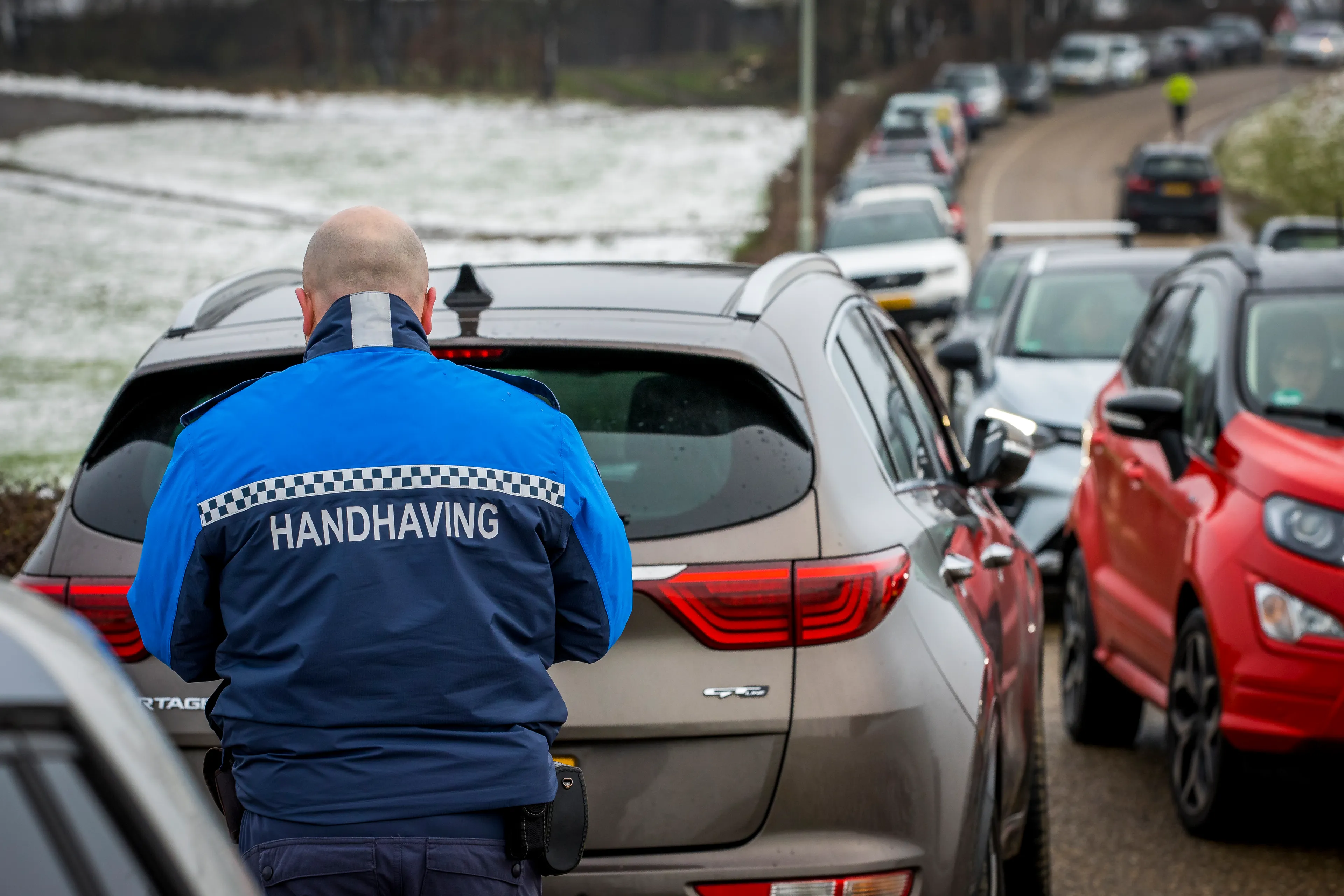 Mensen trekken massaal naar Vaals voor sneeuwtoerisme