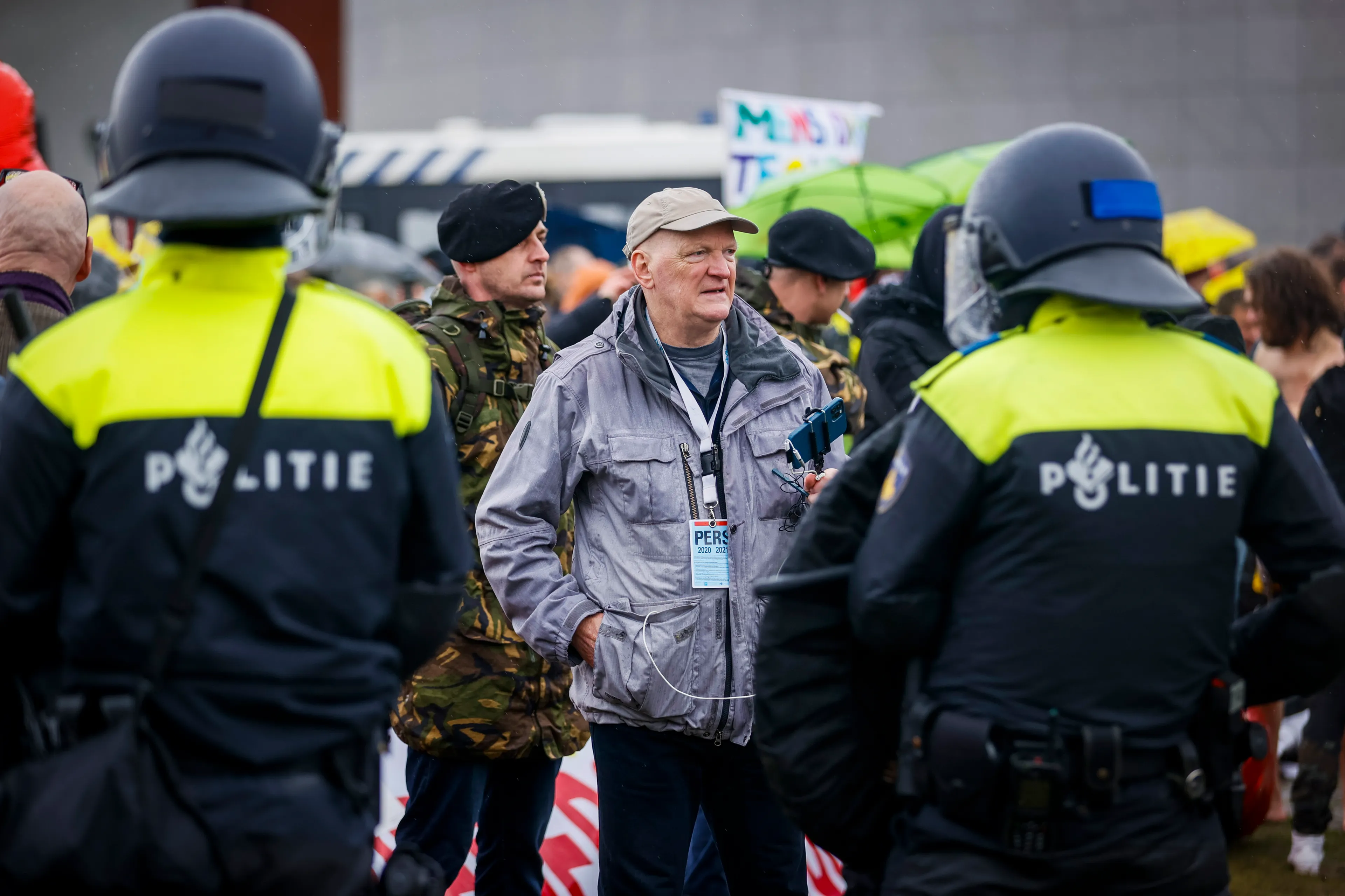 Verslaggever Ongehoord Nederland opgepakt bij demonstratie op Museumplein