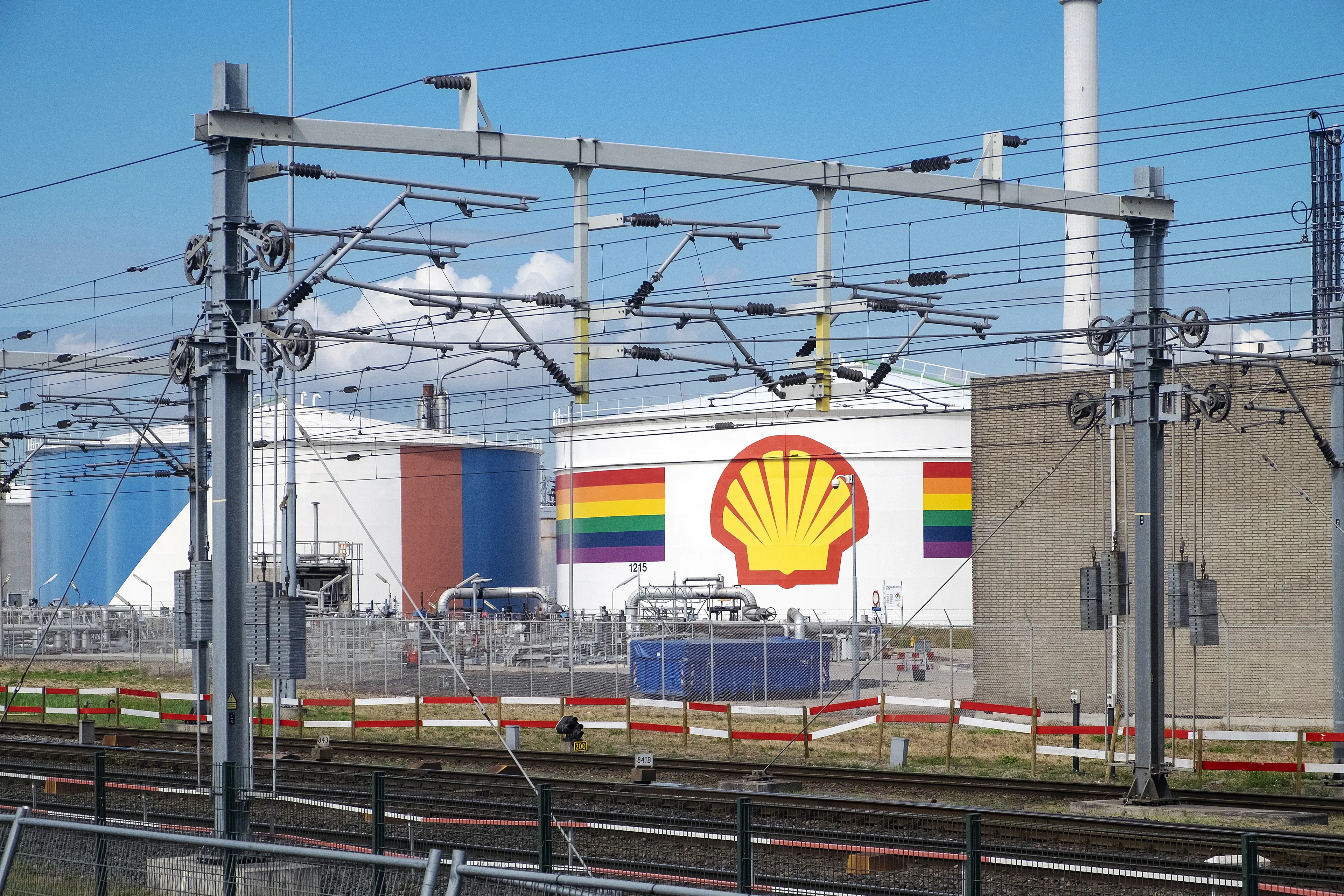 Fakkelen van Shell weerhoudt omgeving Pernis van slaap: 'Herrie vergelijkbaar met straaljagers'