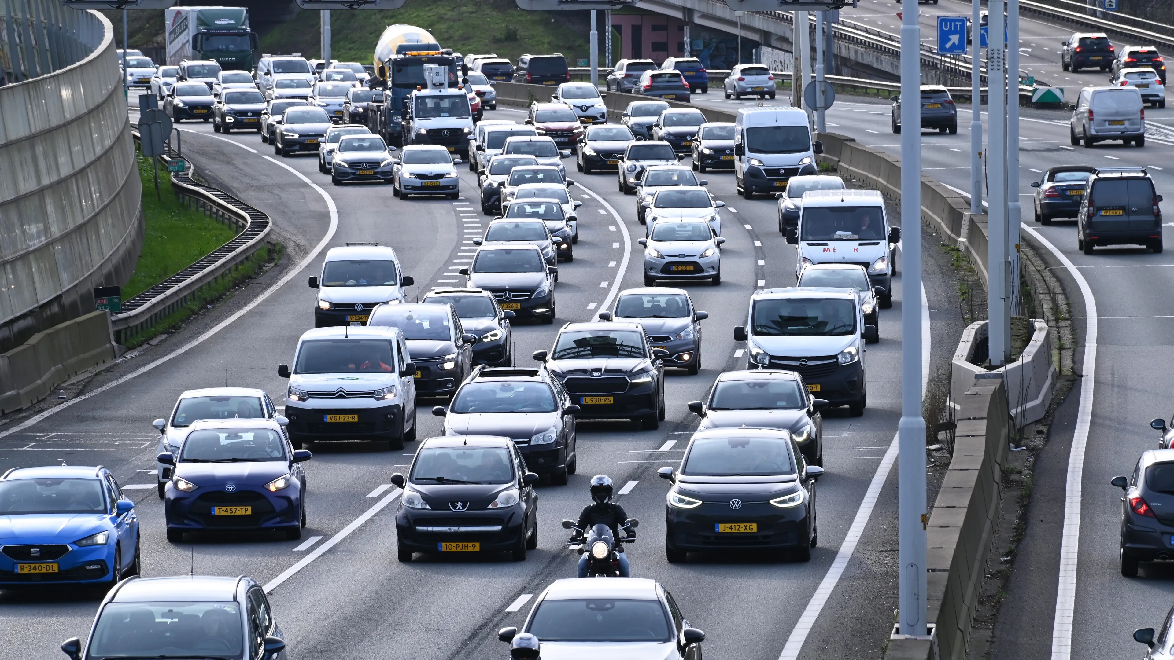 Pinksterdrukte op de weg neemt af: op hoogtepunt meer dan 1000 km file