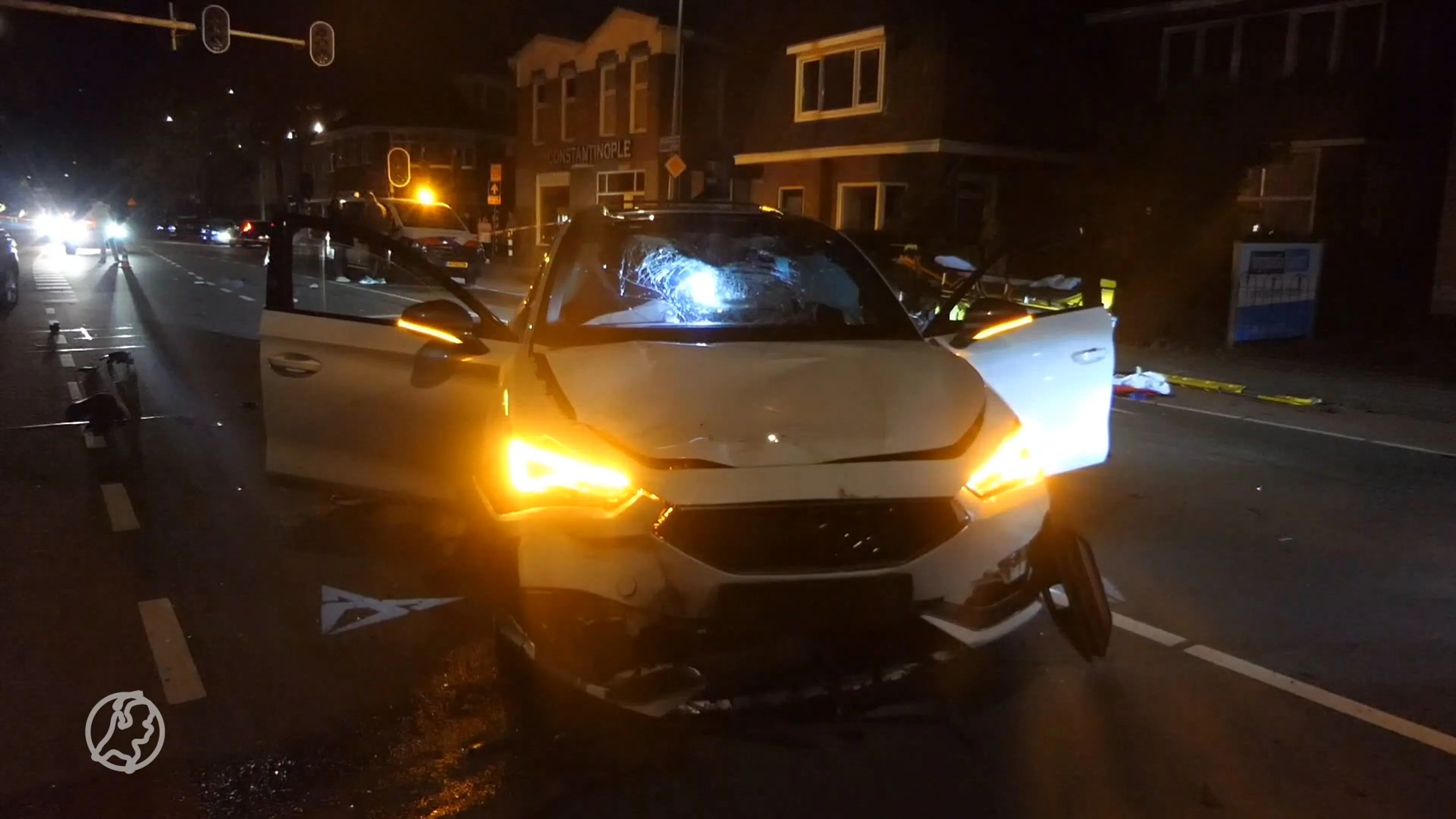 Jongen (16) op scooter geschept, bestuurder auto nog onduidelijk