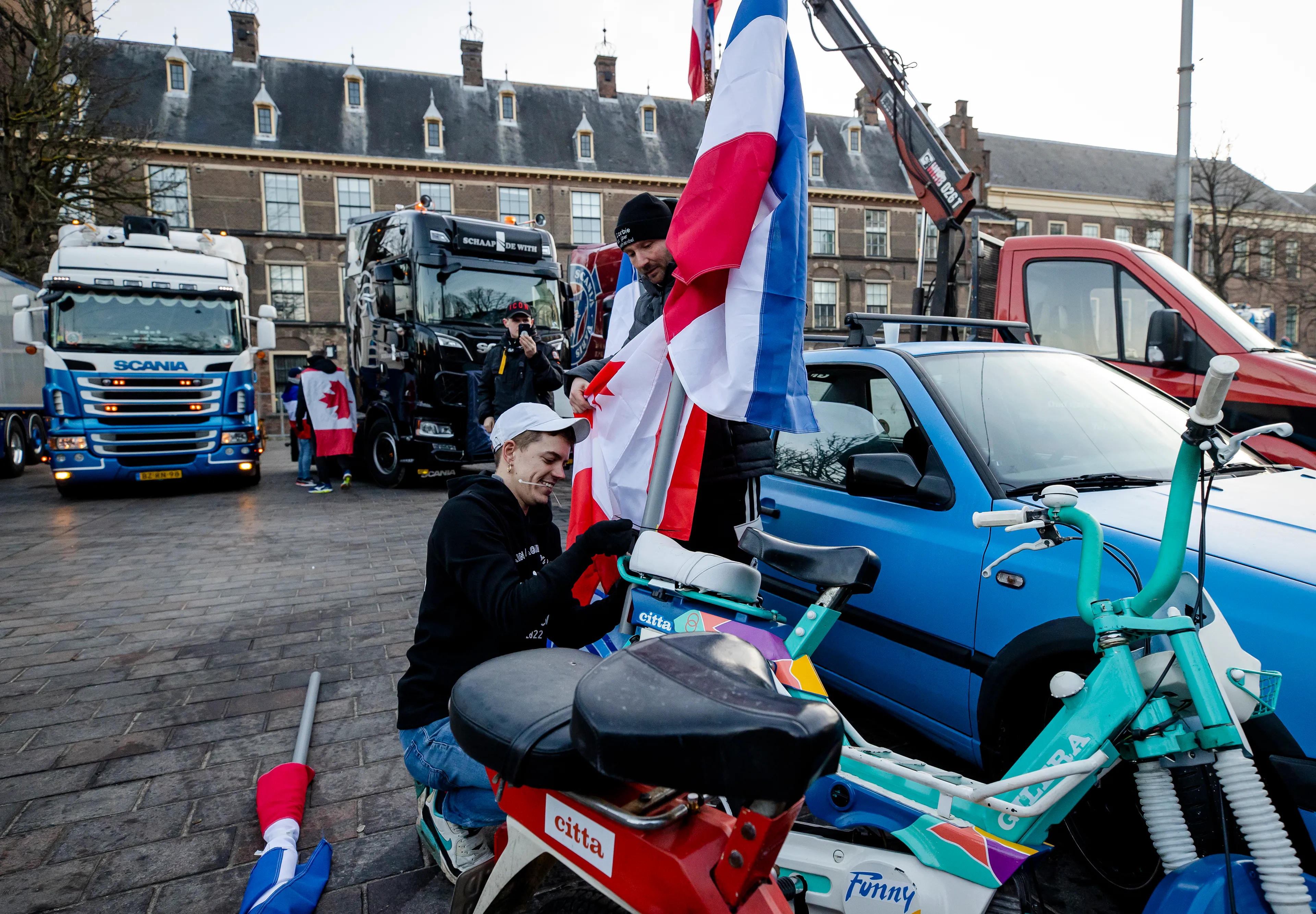 'Vrijheidskonvooi' zorgt voor overlast in Haagse binnenstad: 'Rutte, rot op!'