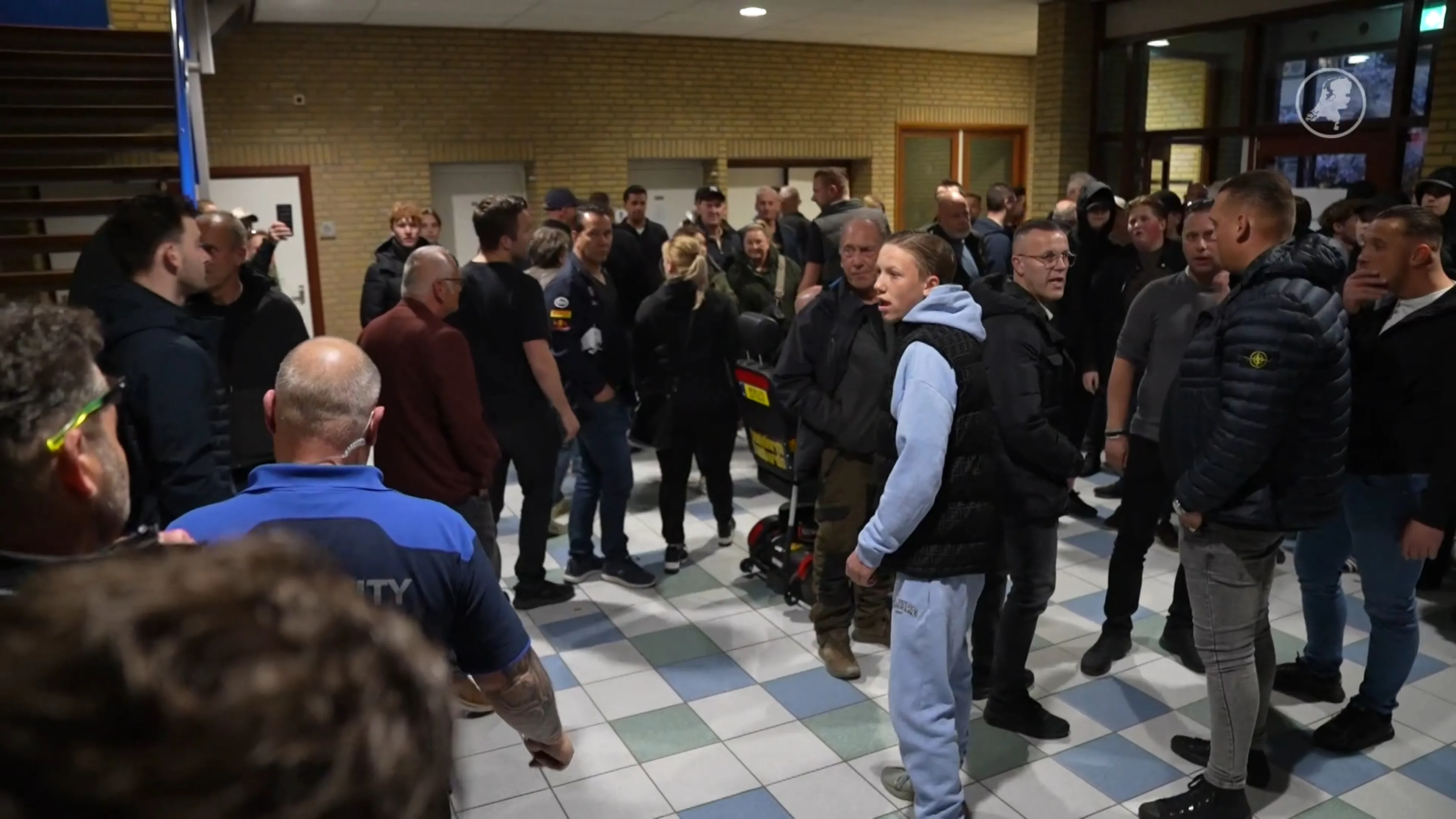 Bijeenkomst in Best over azc afgebroken om onlusten en dreiging