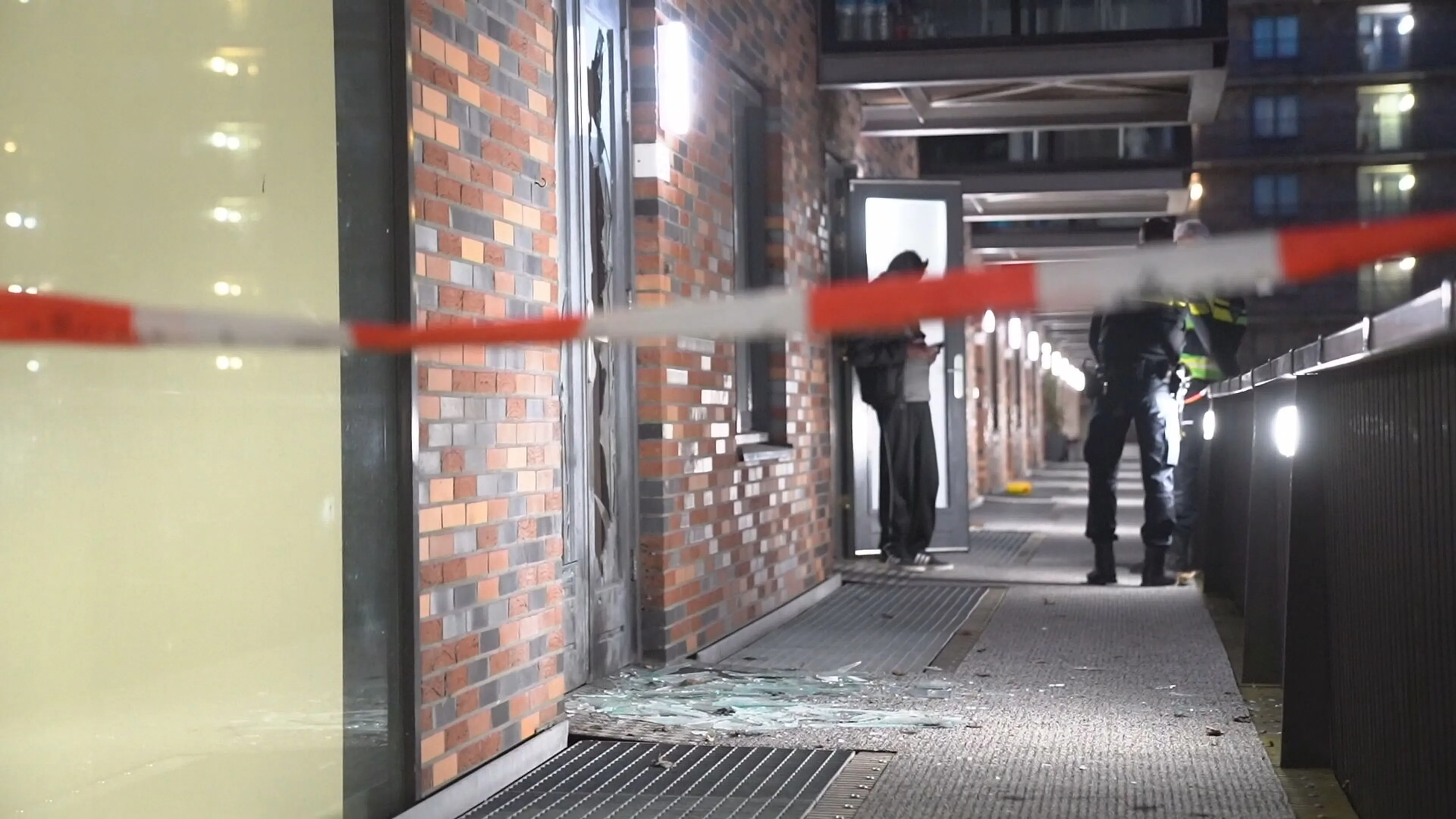 Bewoners Rotterdamse flat opgeschrikt door explosie vuurwerkbom
