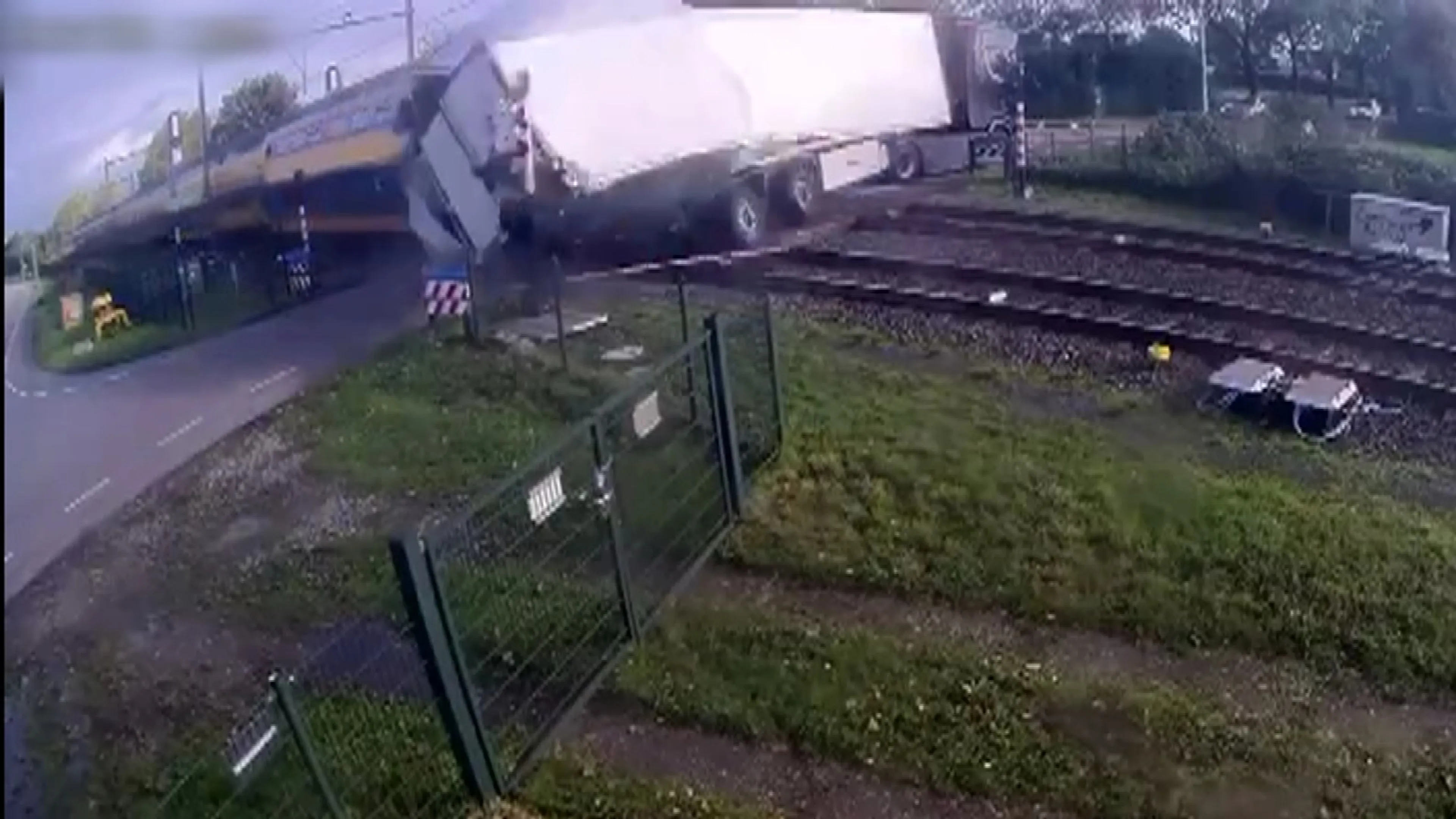 Treinverkeer tussen Geldermalsen en Den Bosch nog dagenlang plat na botsing