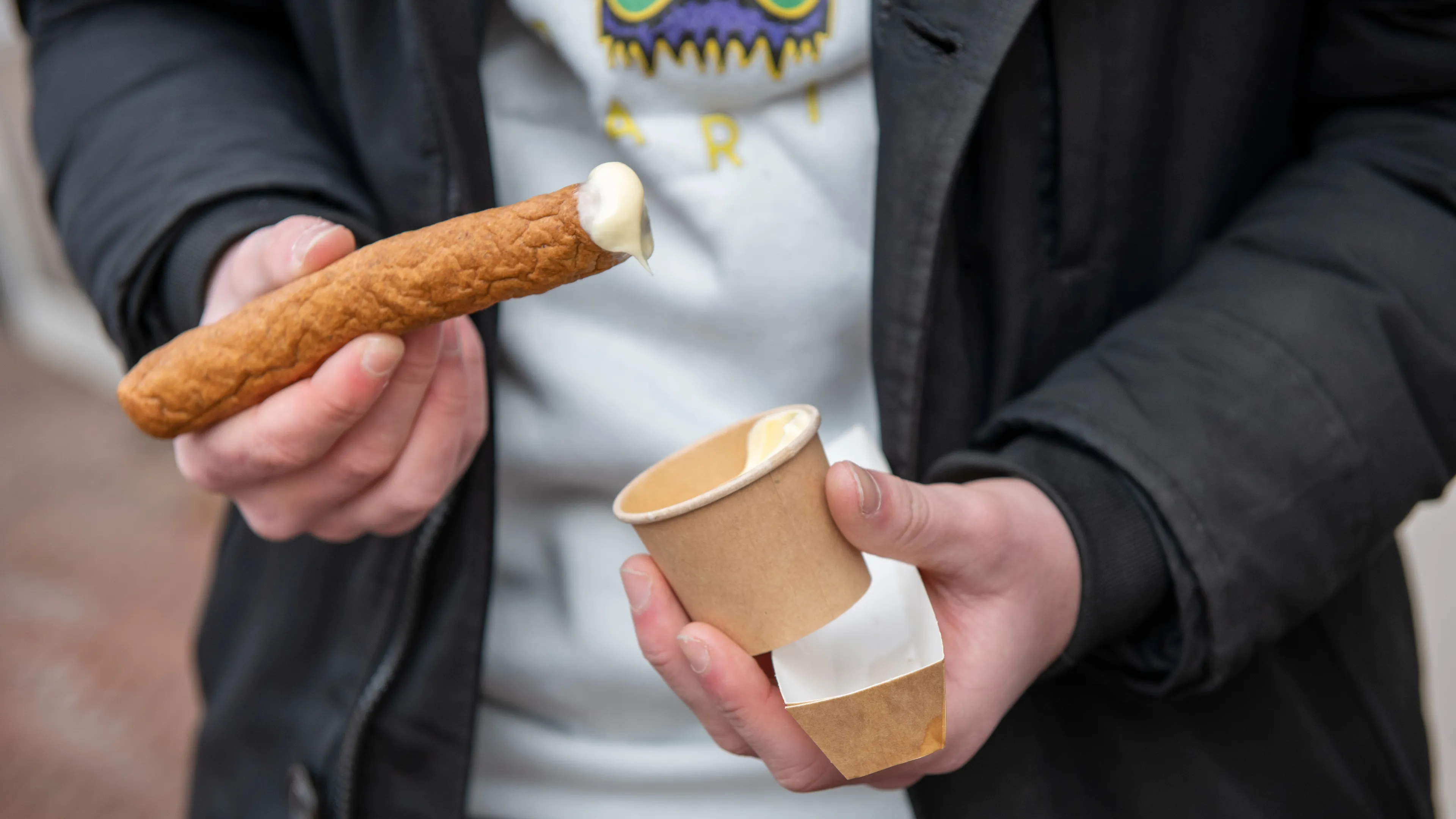 Het is de dag van de frikandel, zo variëren Nederlanders met deze snack