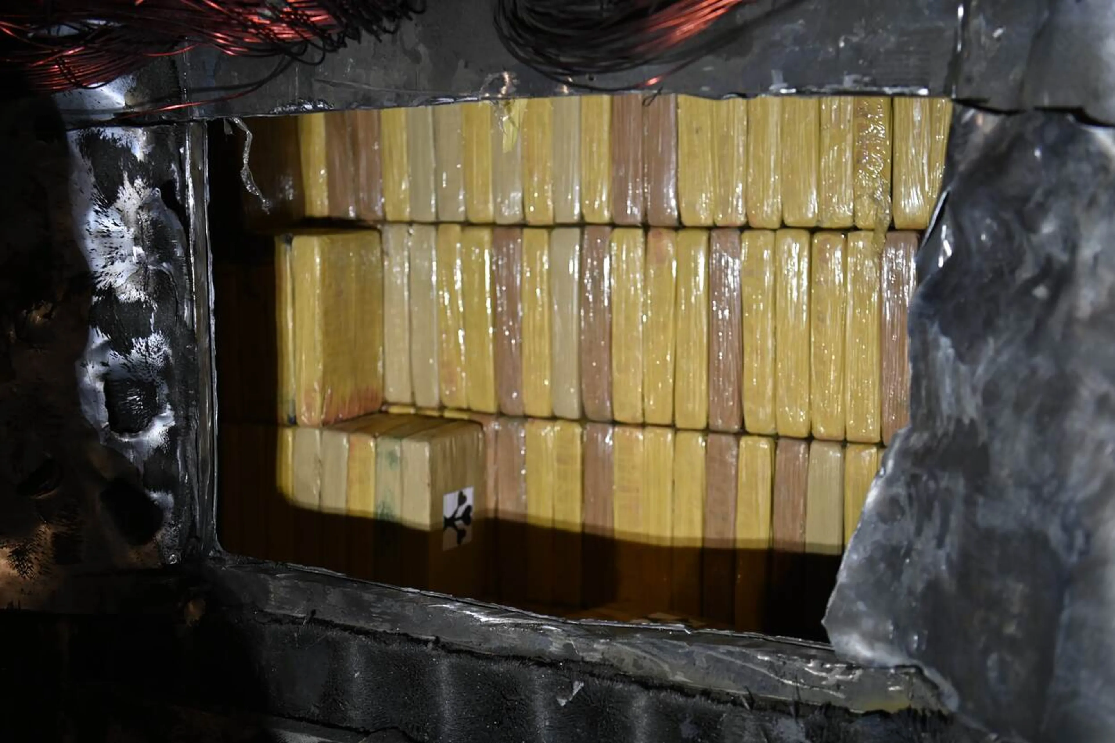 Een van grootste cocaïnevangsten ooit in Nederland: bijna 5000 kilo cocaïne onderschept