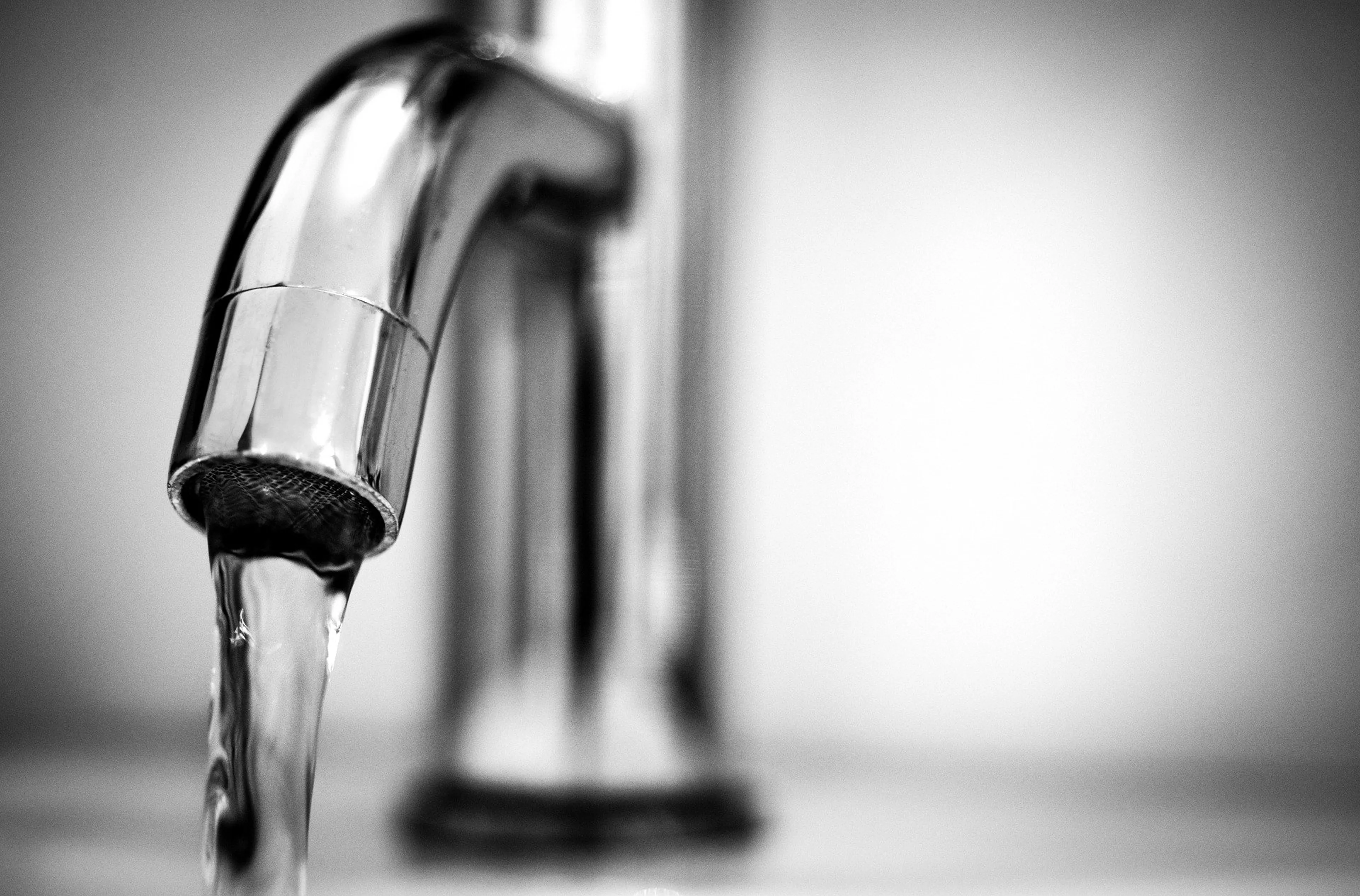 Amsterdam vervangt loden waterleidingen van oude gebouwen