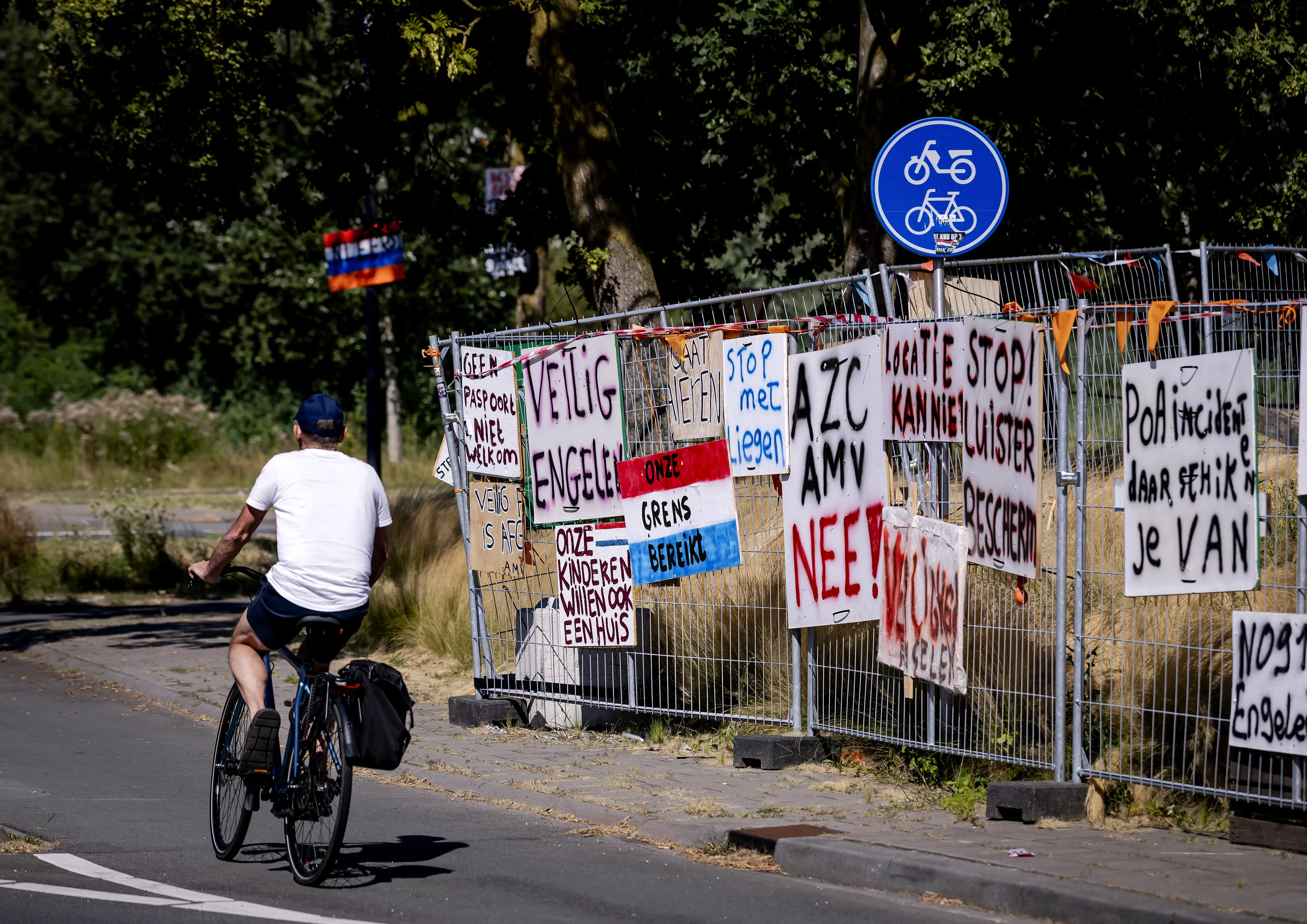 Gemeente haalt tientallen vlaggen en protestborden weg in Engelen