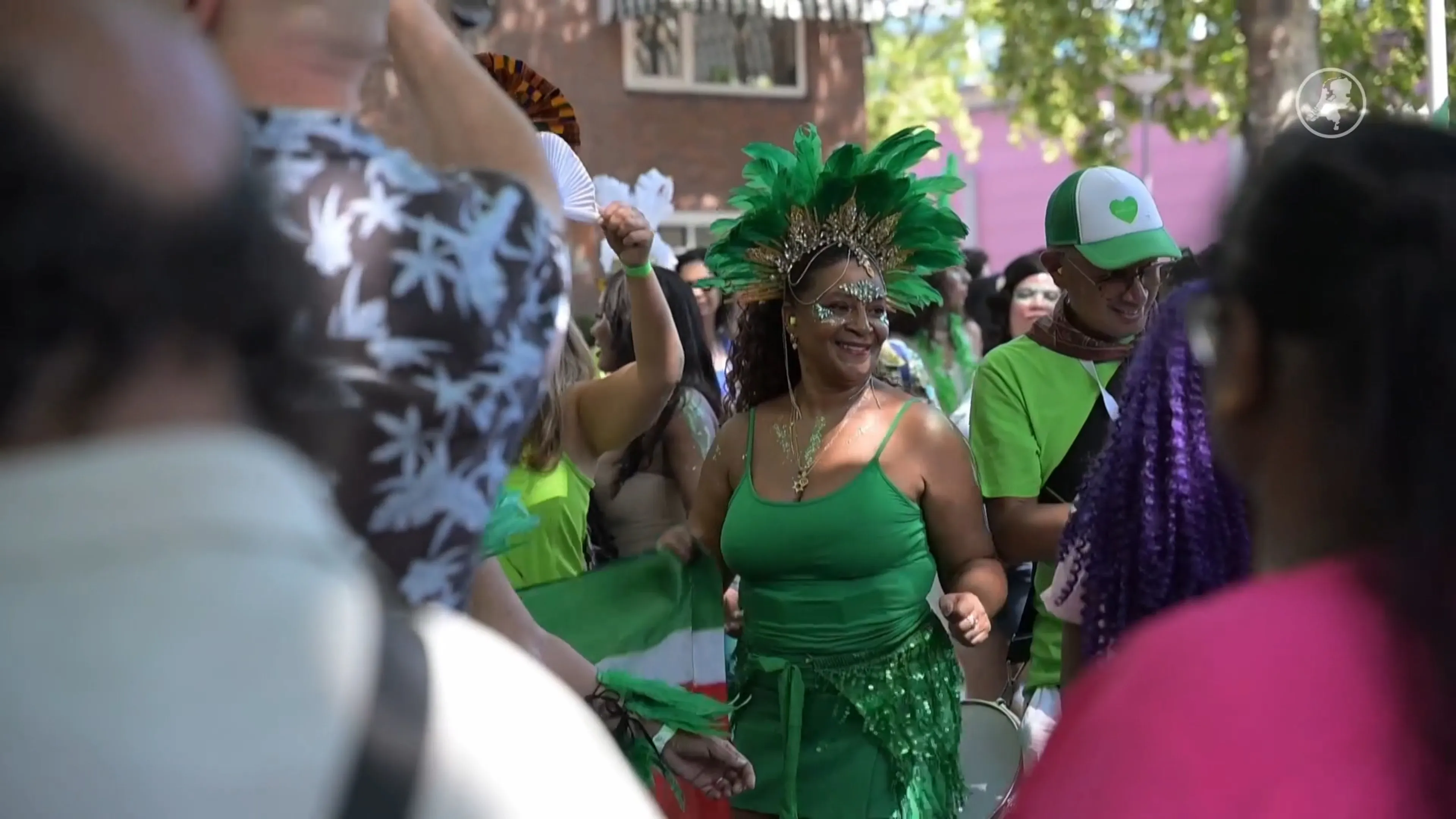 Uitbundig Zomercarnaval trekt door centrum Rotterdam, geen incidenten gemeld