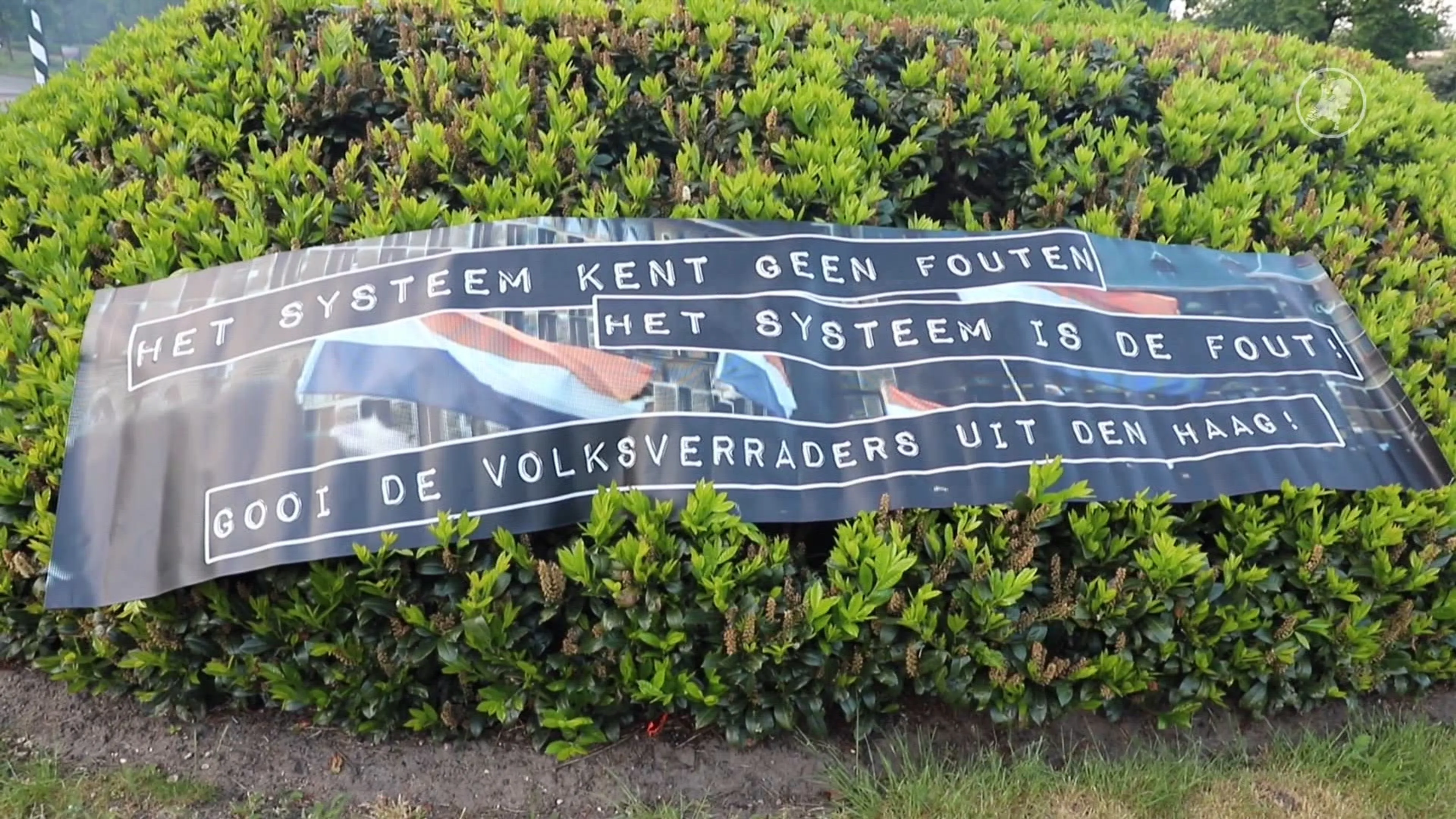 Zes extra aanhoudingen voor opruiing azc-protesten Apeldoorn, oudste 79 jaar