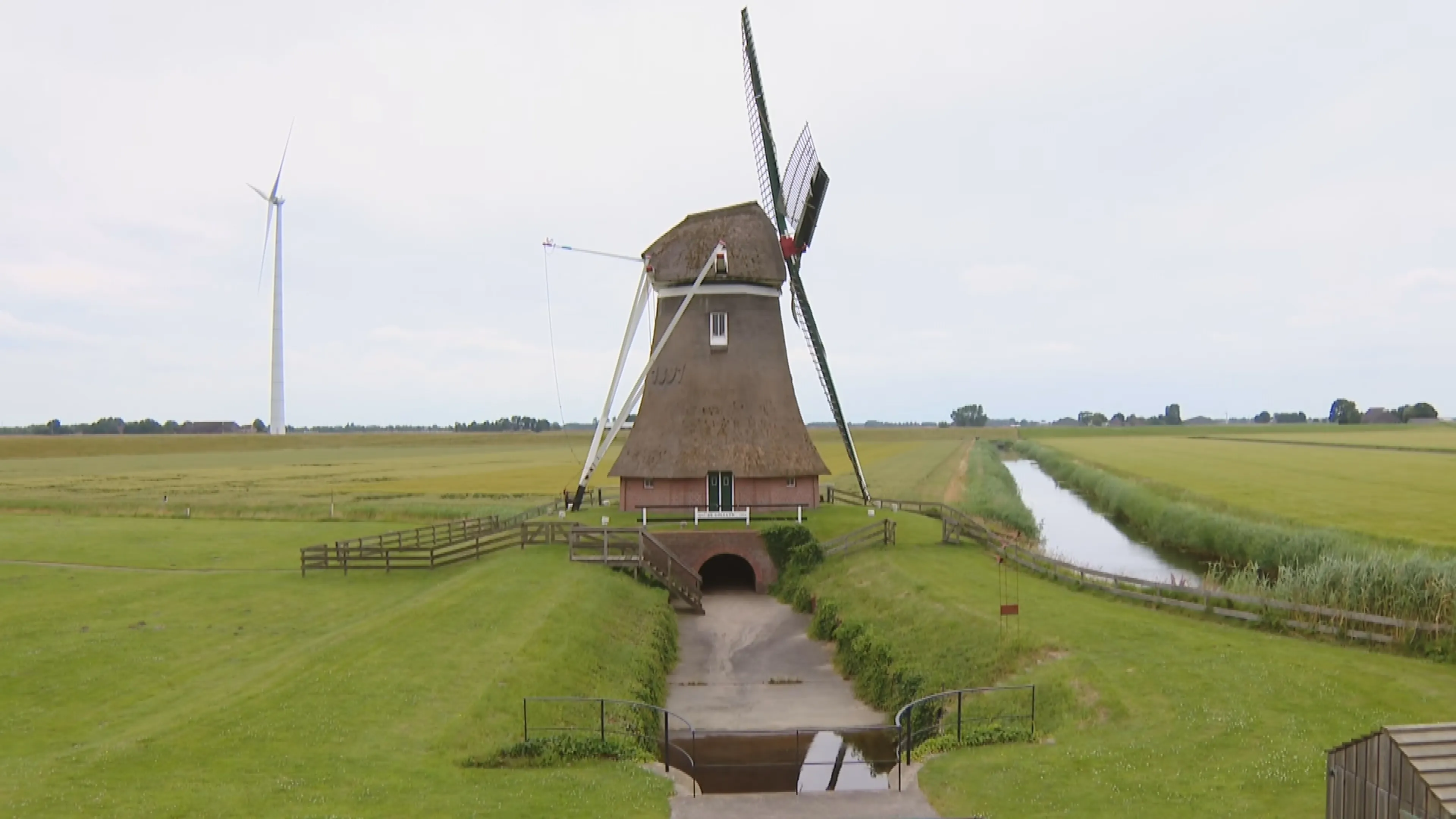 Weinig draagvlak voor kerncentrale in Eemshaven: moet iconische molen wijken?