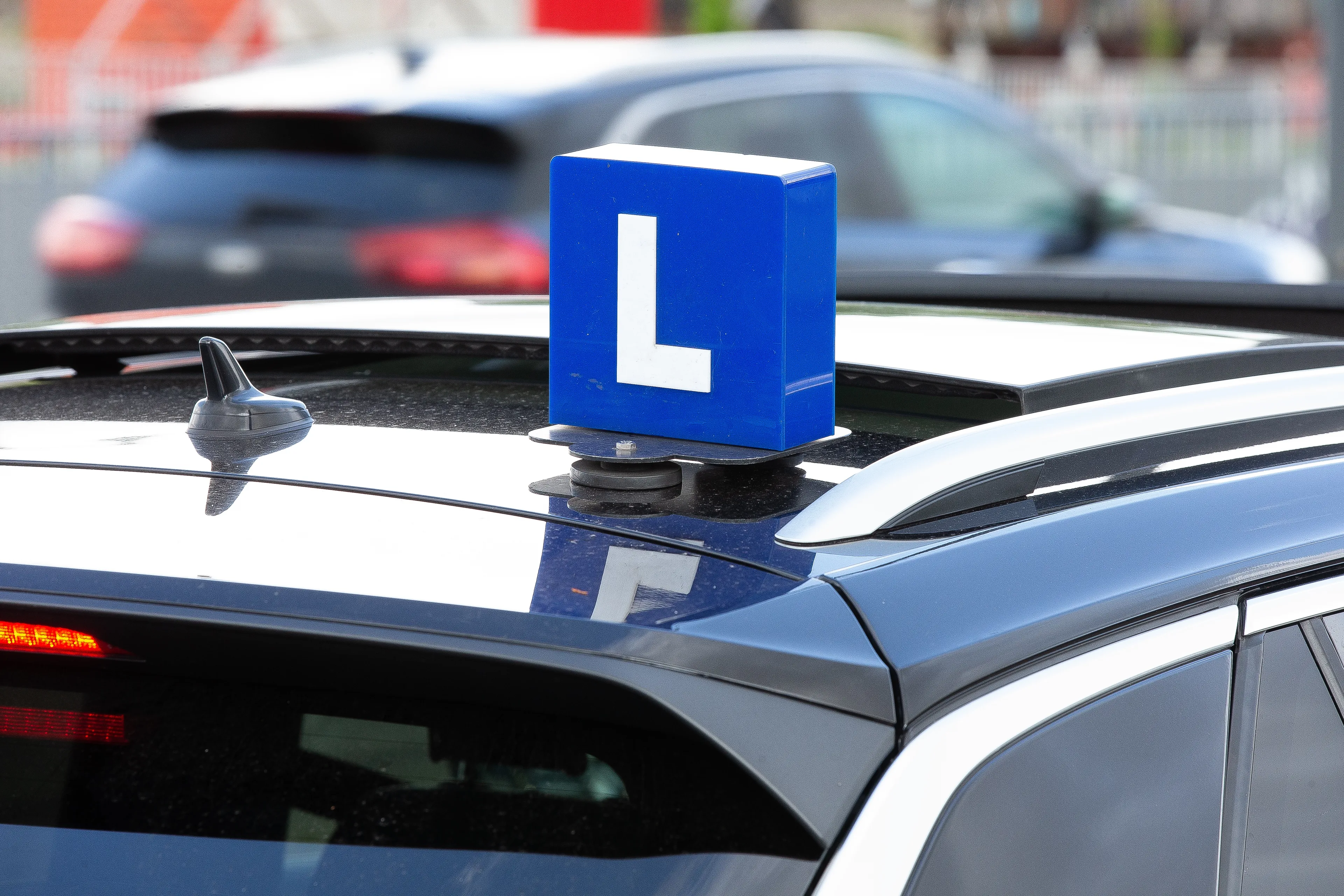 Leerling (17) in lesauto racet met 154 km/u over snelweg: 'Onderdeel van de les'