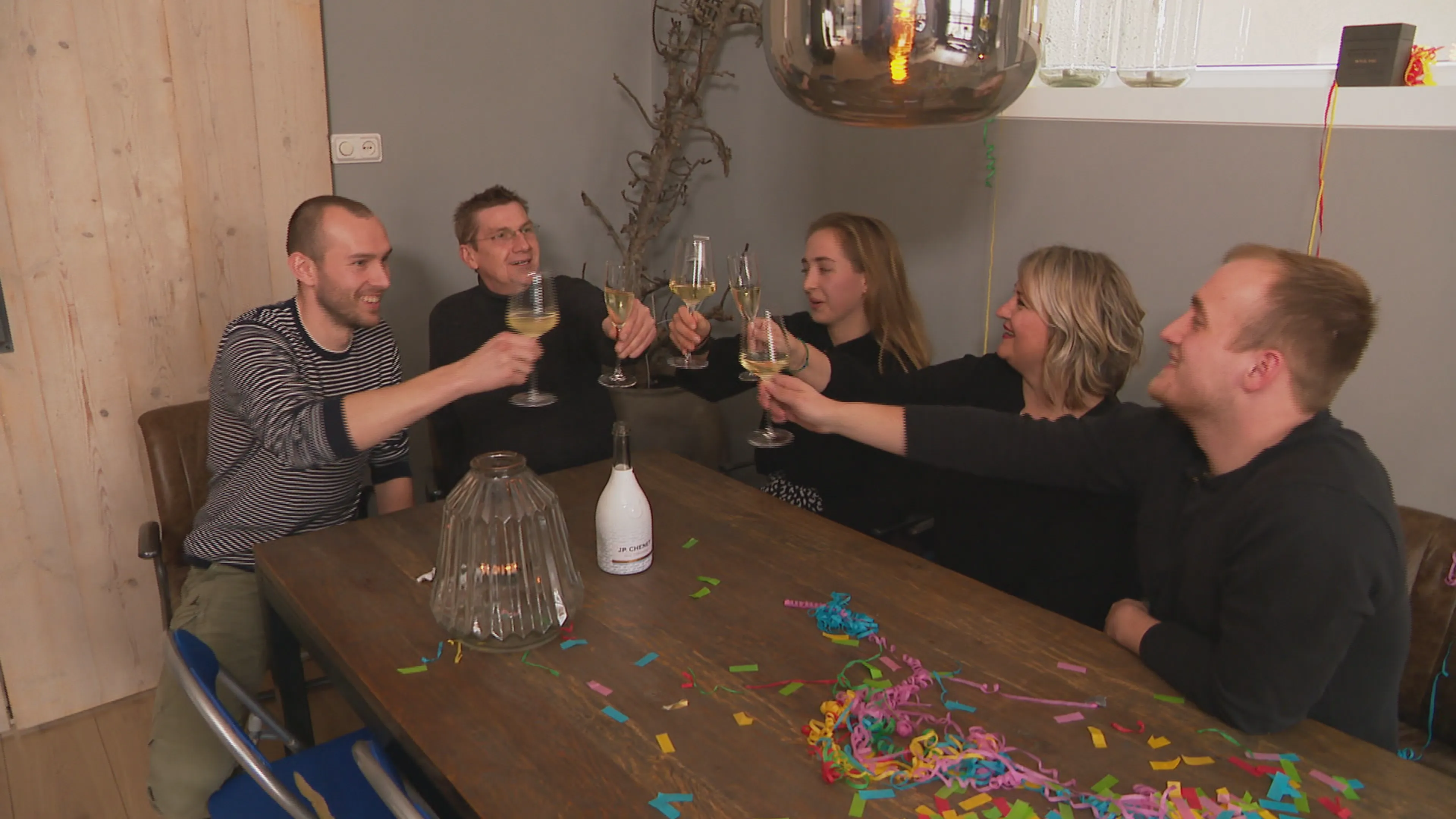 Jarig op een schrikkeldag, Jon en Jade pakken groots uit nu het eindelijk kan