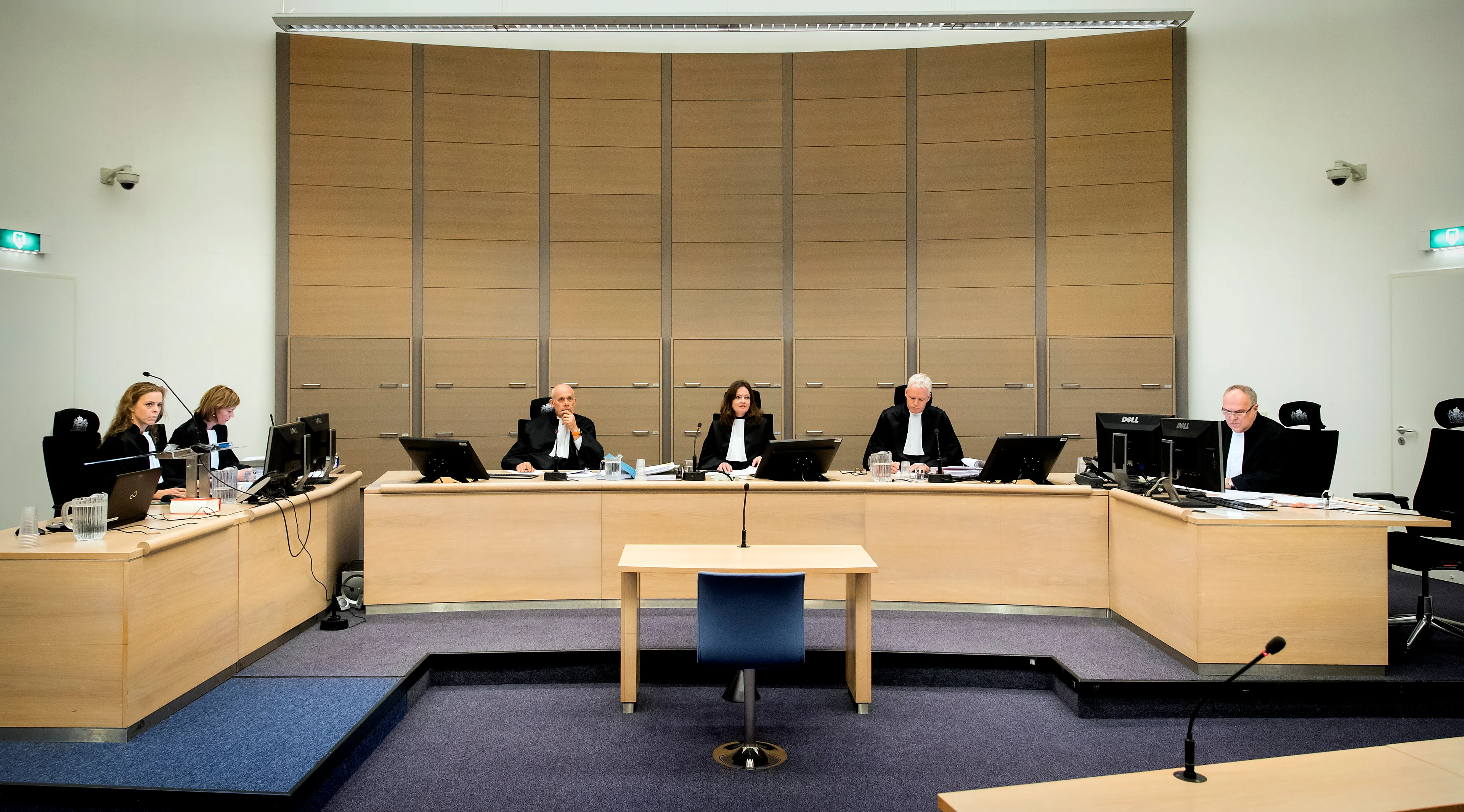 Tot 8 maanden cel voor mishandelen agenten Rotterdam