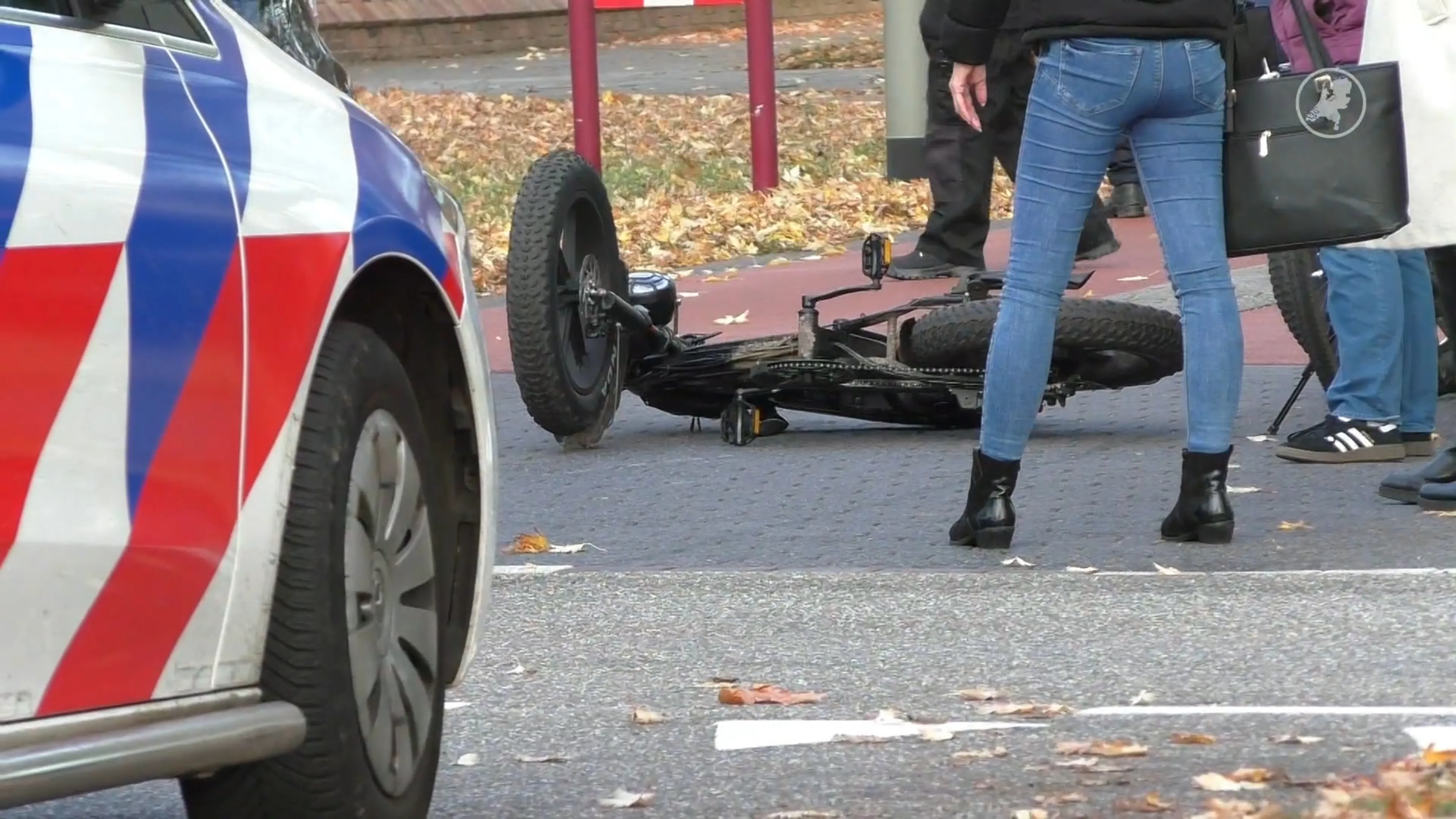 Persoon op fatbike komt in botsing met auto in Oss