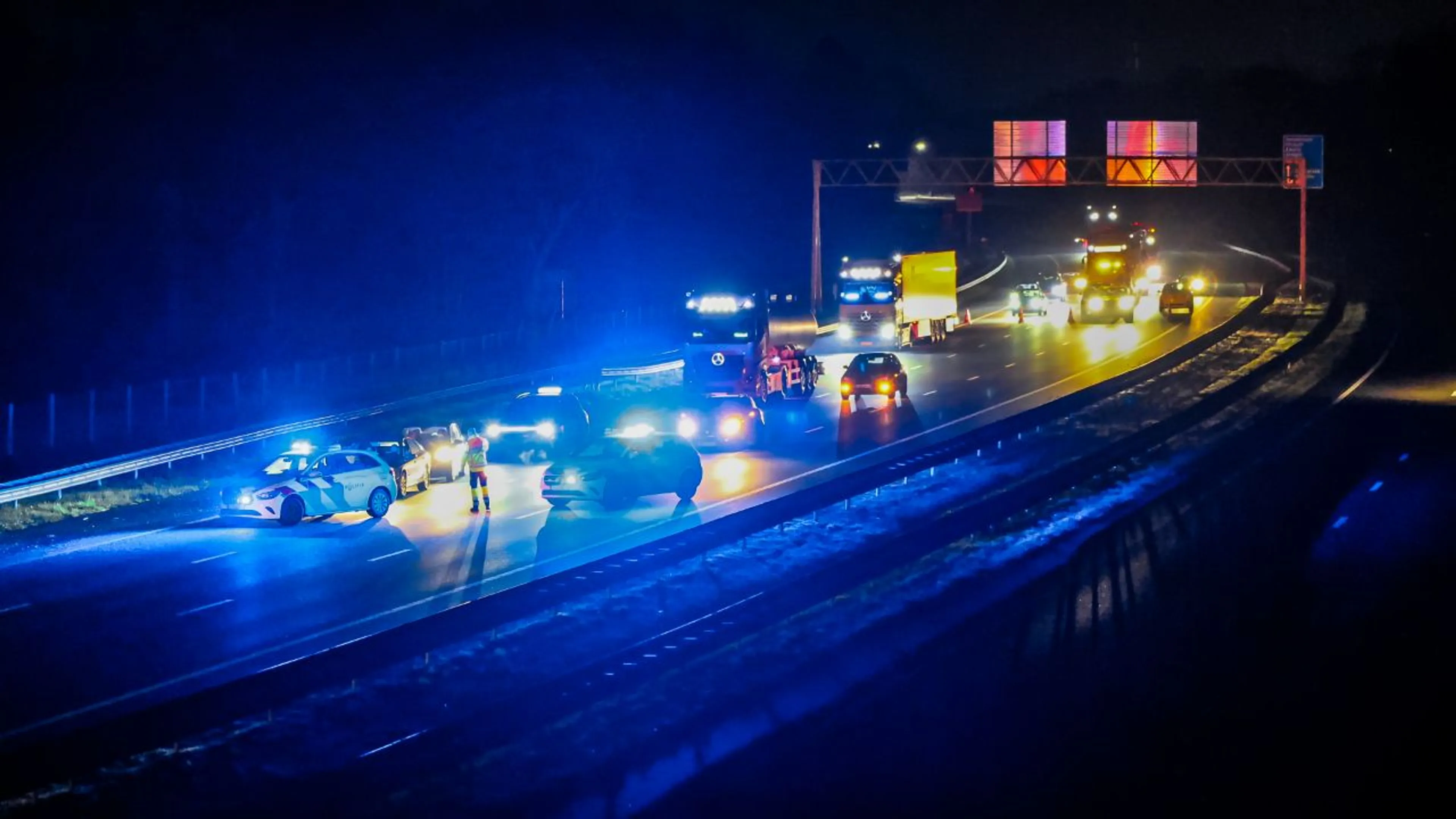 Dode na ongeval op A35 bij Hengelo, snelweg richting Enschede dicht