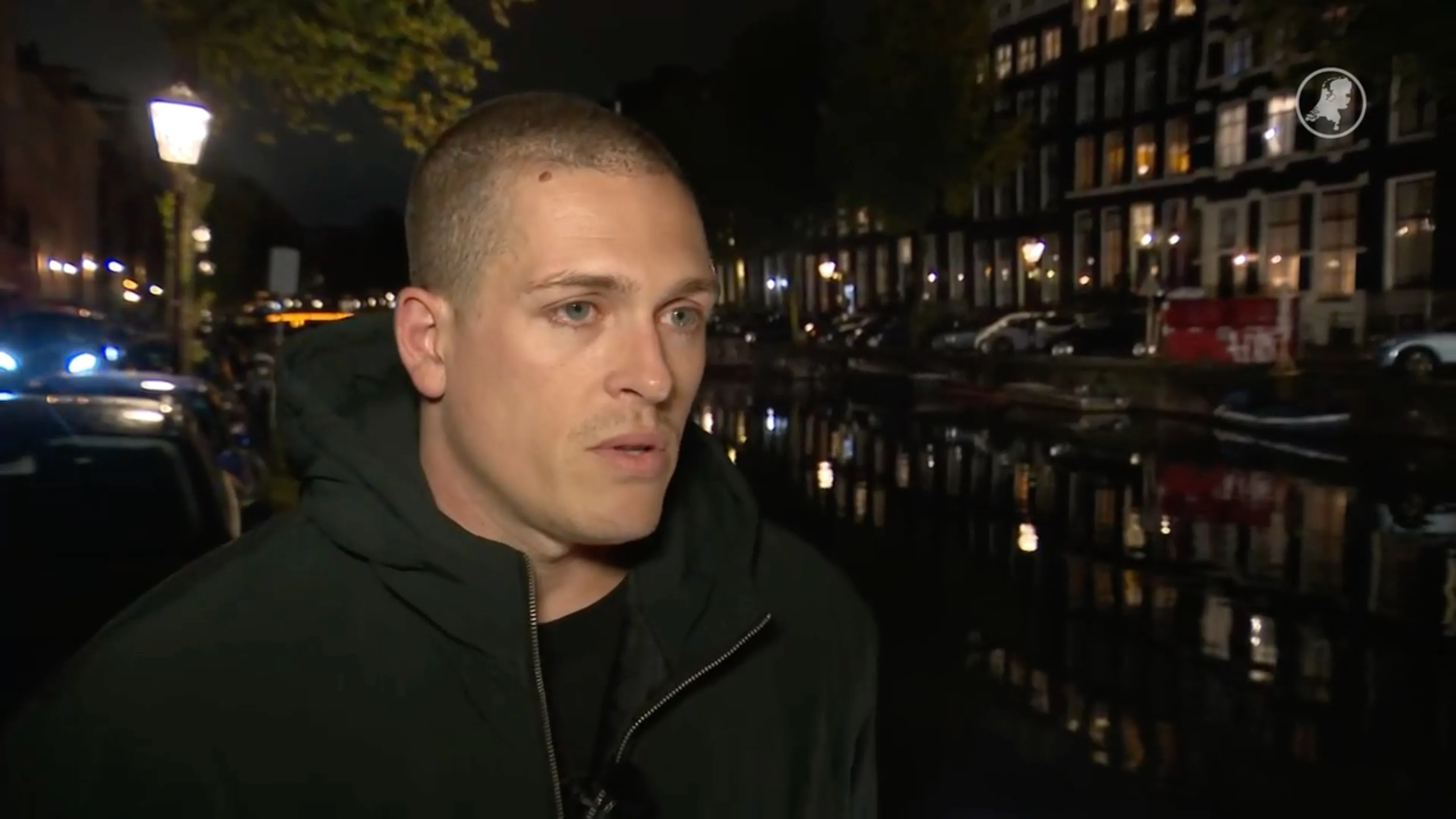 Man redt driejarig meisje uit te water geraakte Biro in Amsterdam