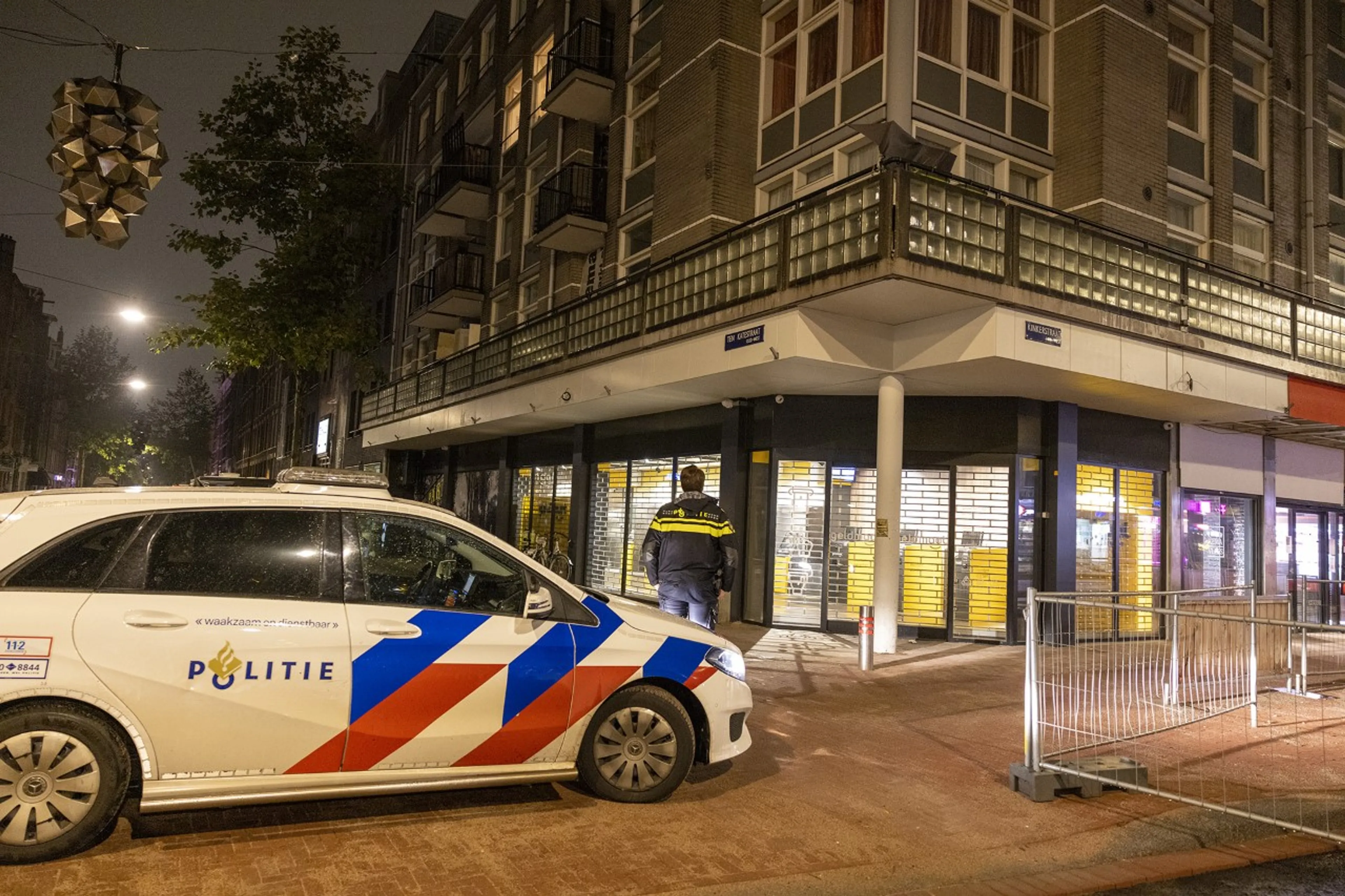 Plofkraak in winkelcomplex De Hallen in Amsterdam